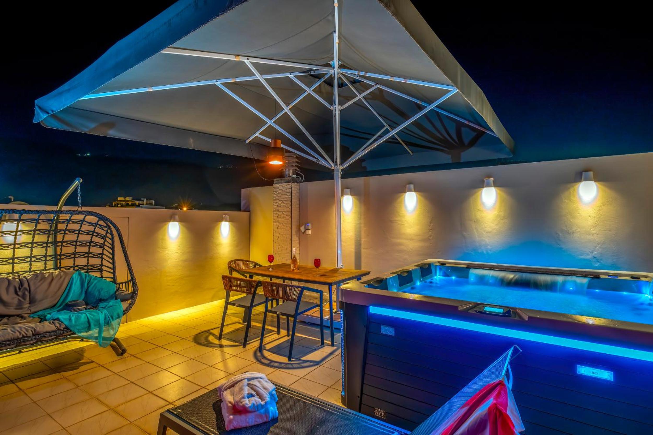 3bd Maisonette with rooftop jacuzzi photo 3