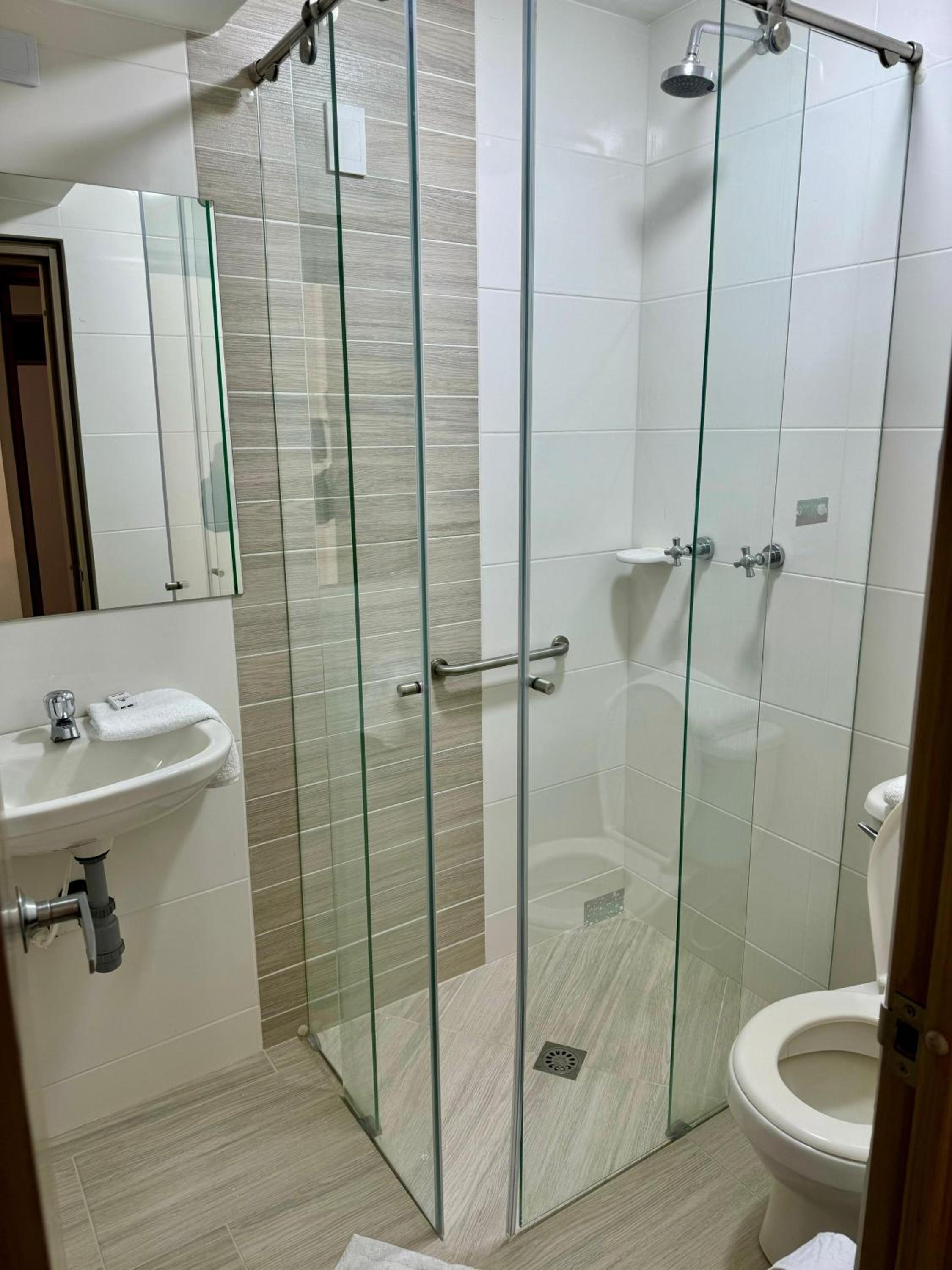 Family Room with Private Bathroom photo 3