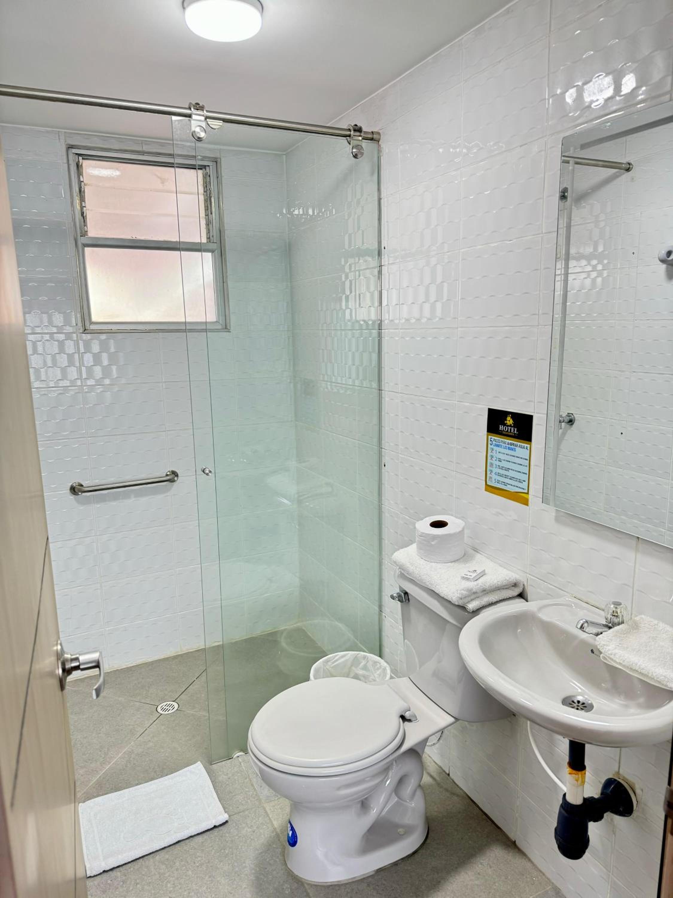 Double Room with Private Bathroom photo 2