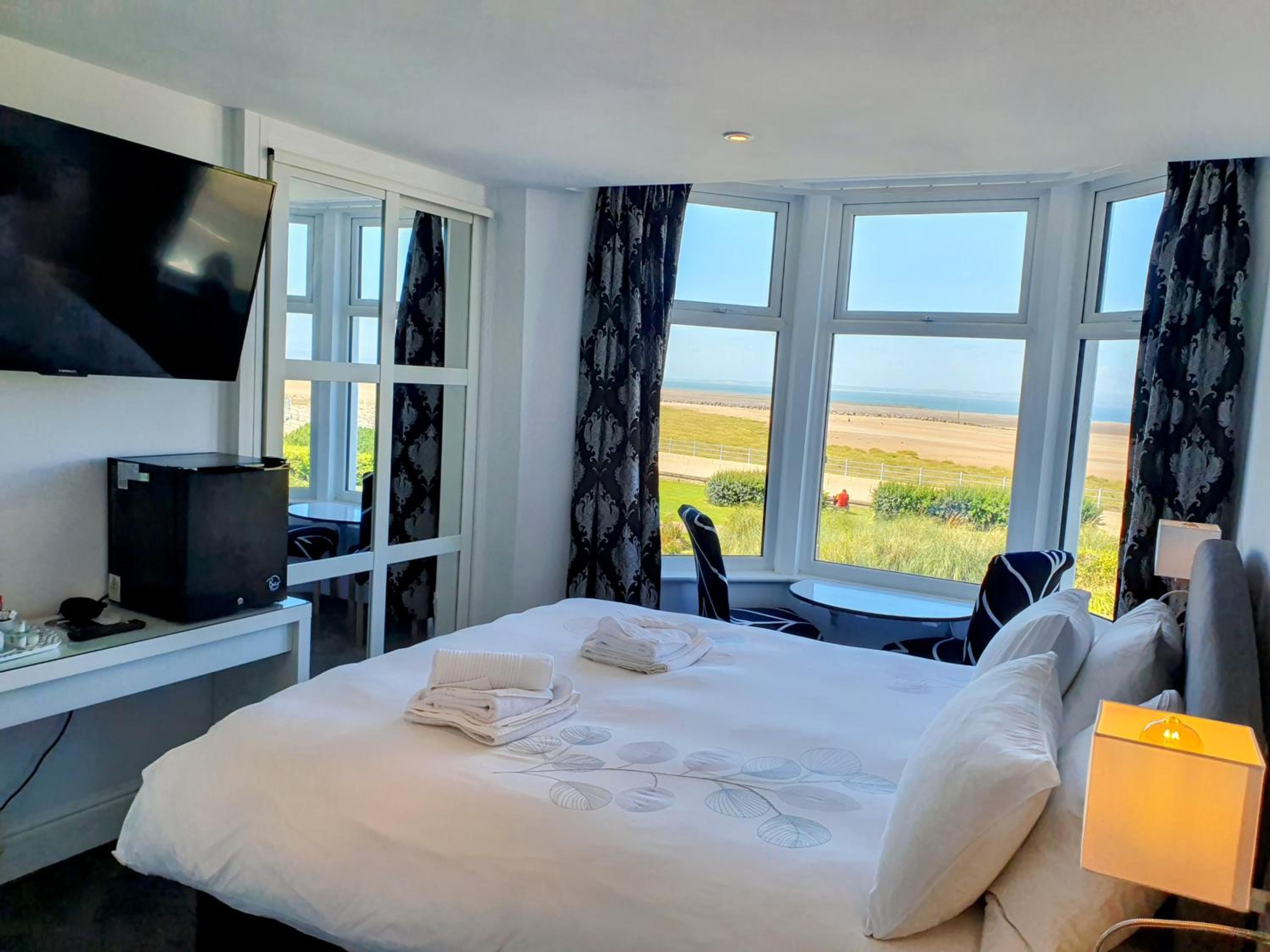Deluxe King Room with Sea View