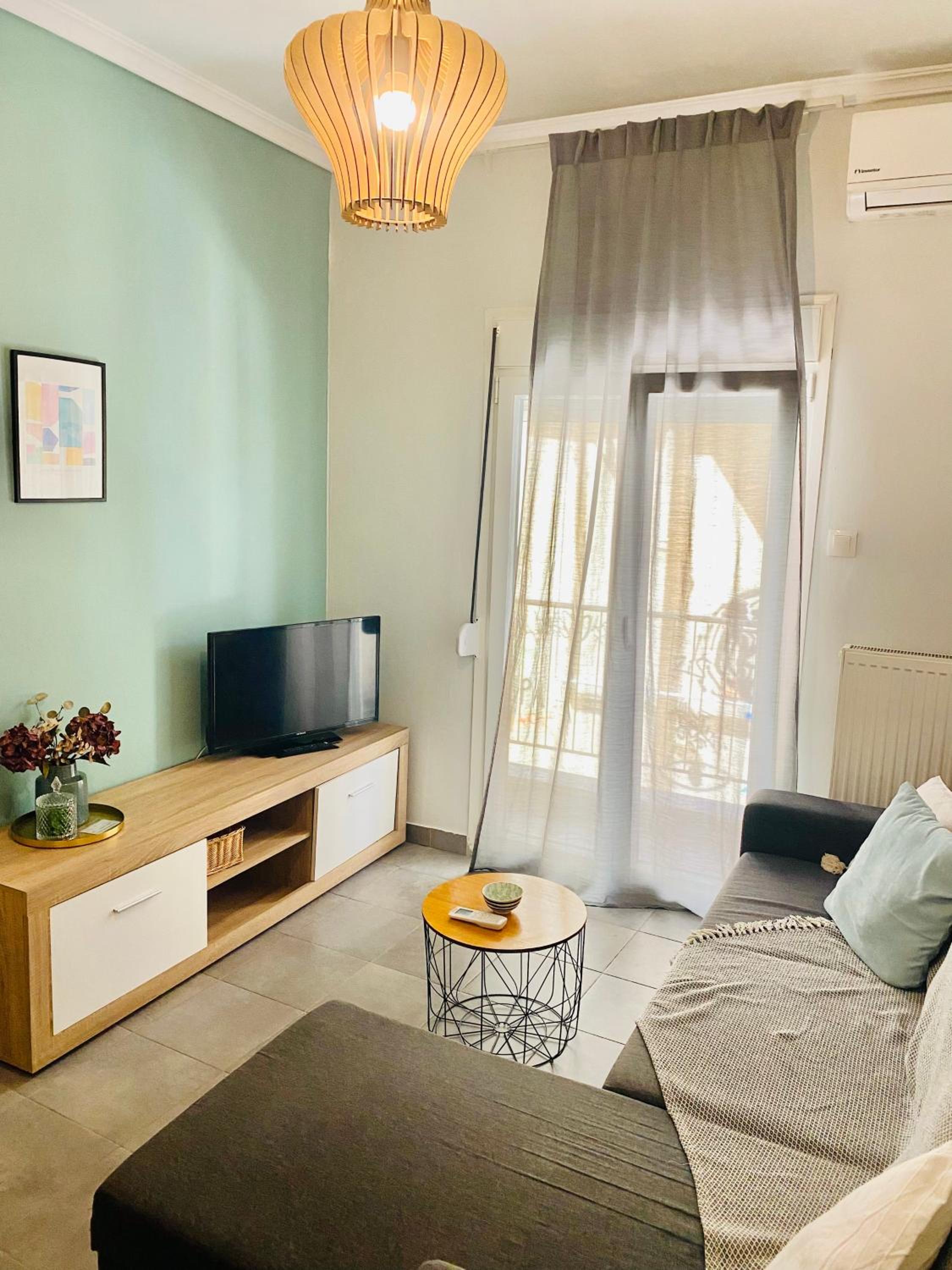 Deluxe One-Bedroom Apartment