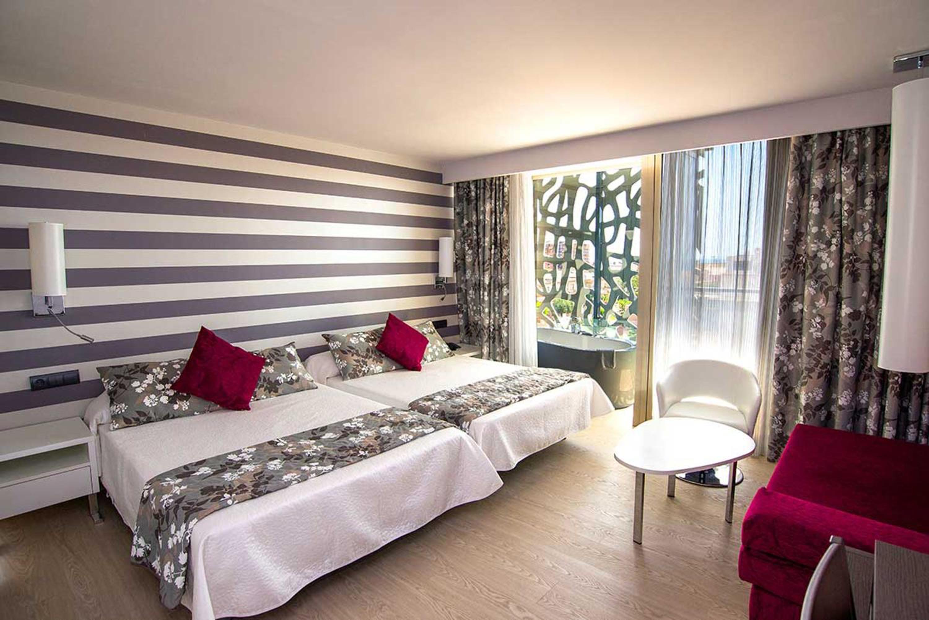 Deluxe Double Room with Terrace (3 adults + 1 child)  photo 3