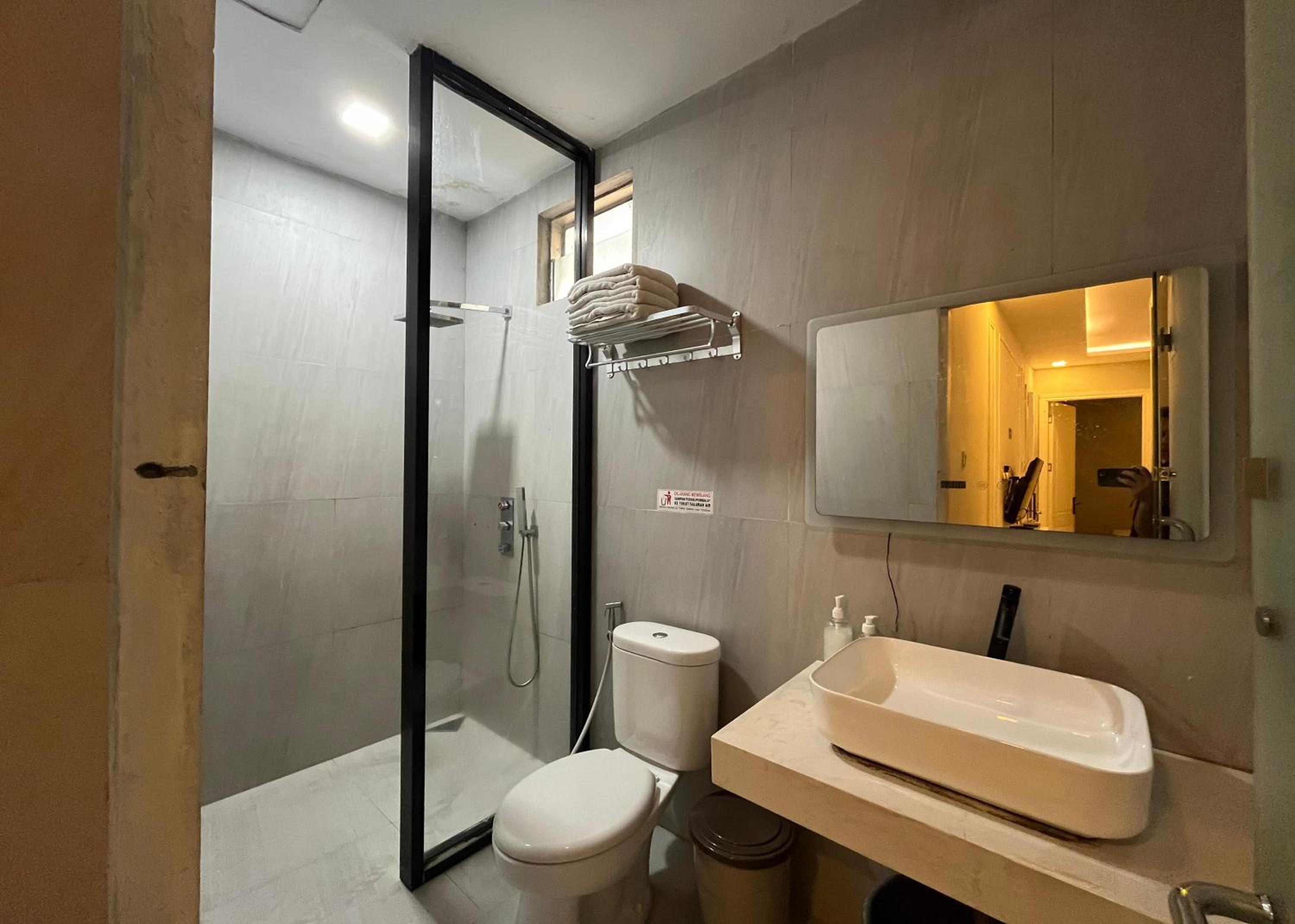 Family Room With Private Bathroom photo 2