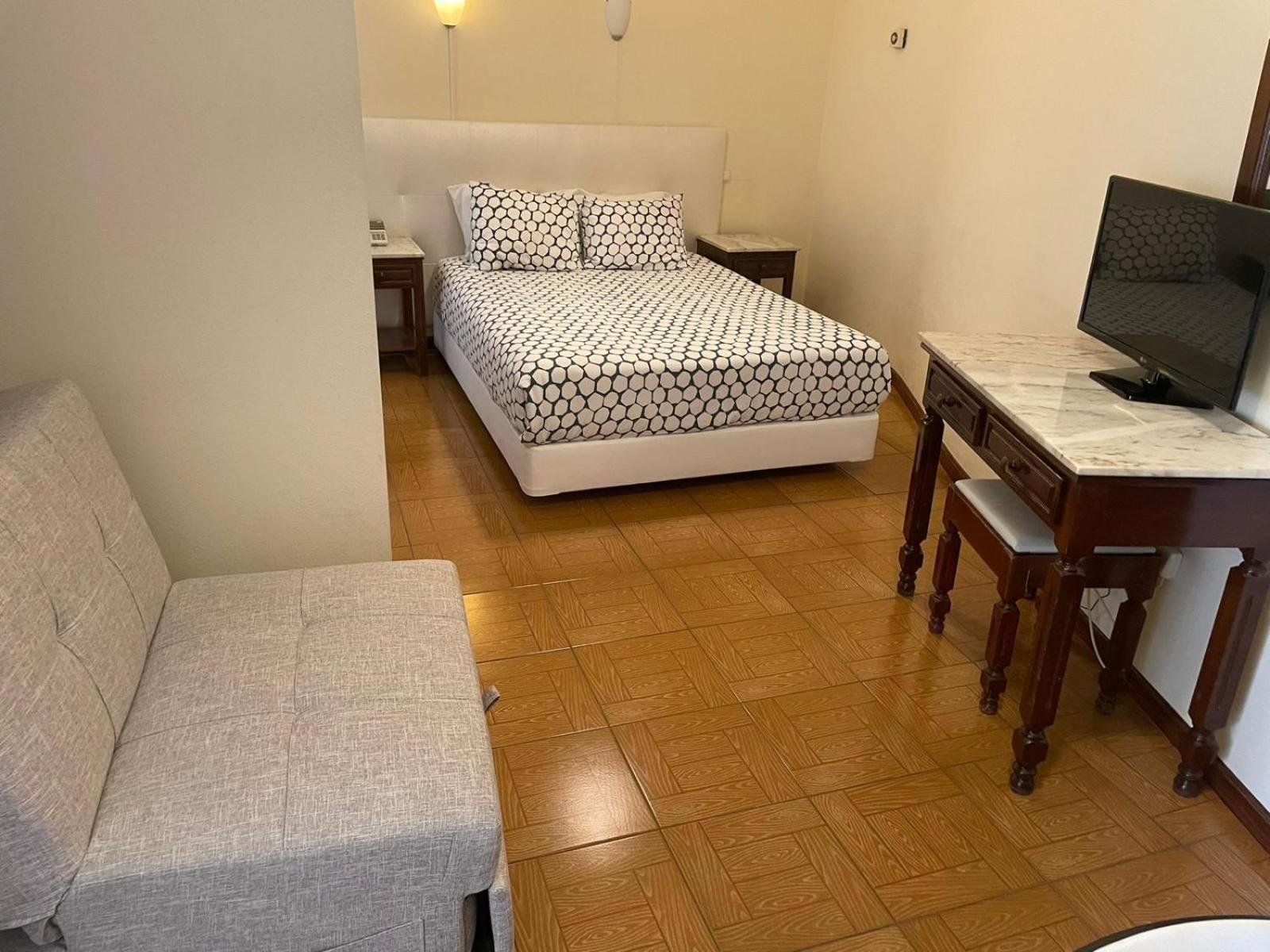 Quarto Familiar (5 Adultos)