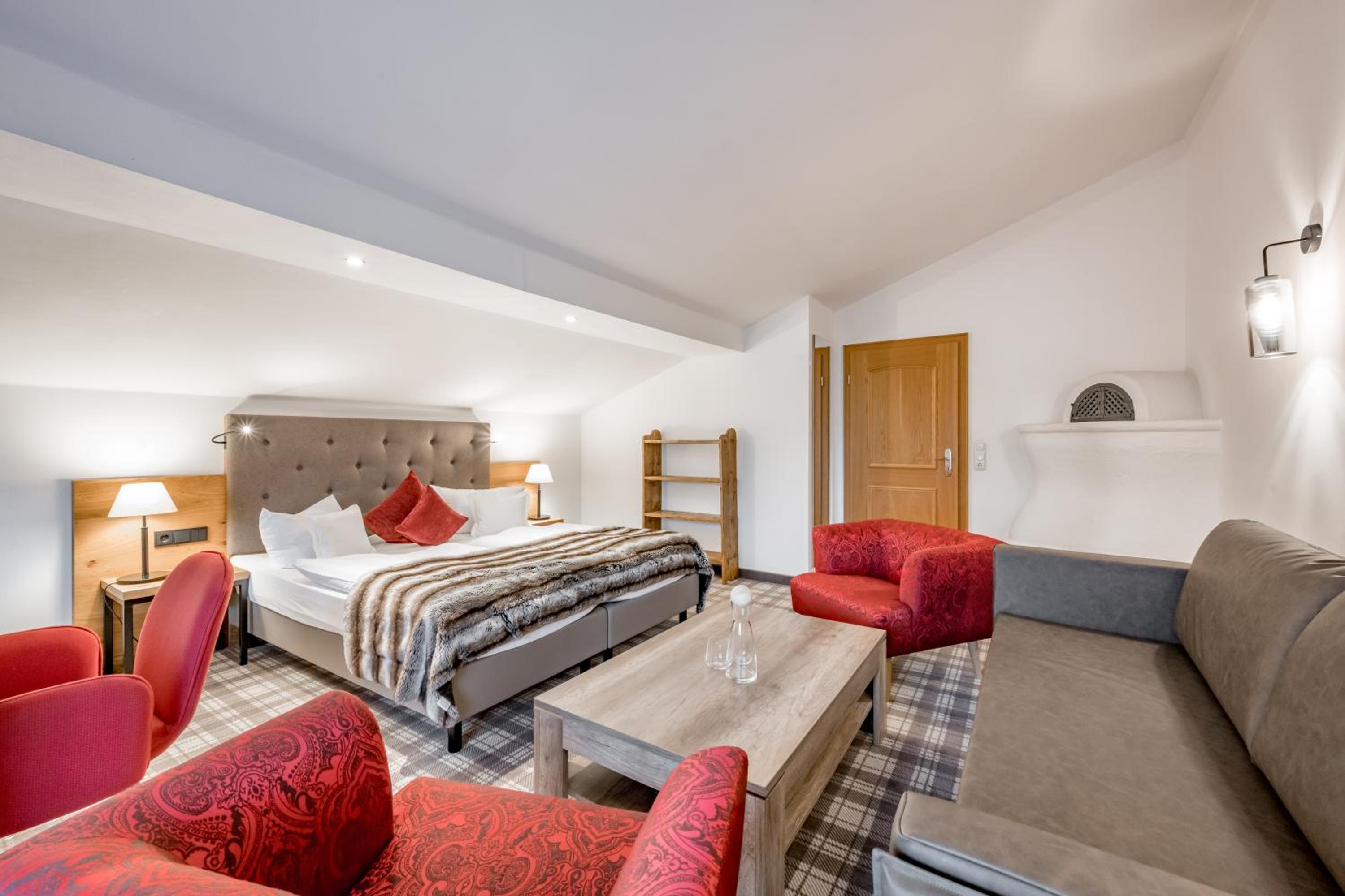 One-Bedroom Suite - Photo 4