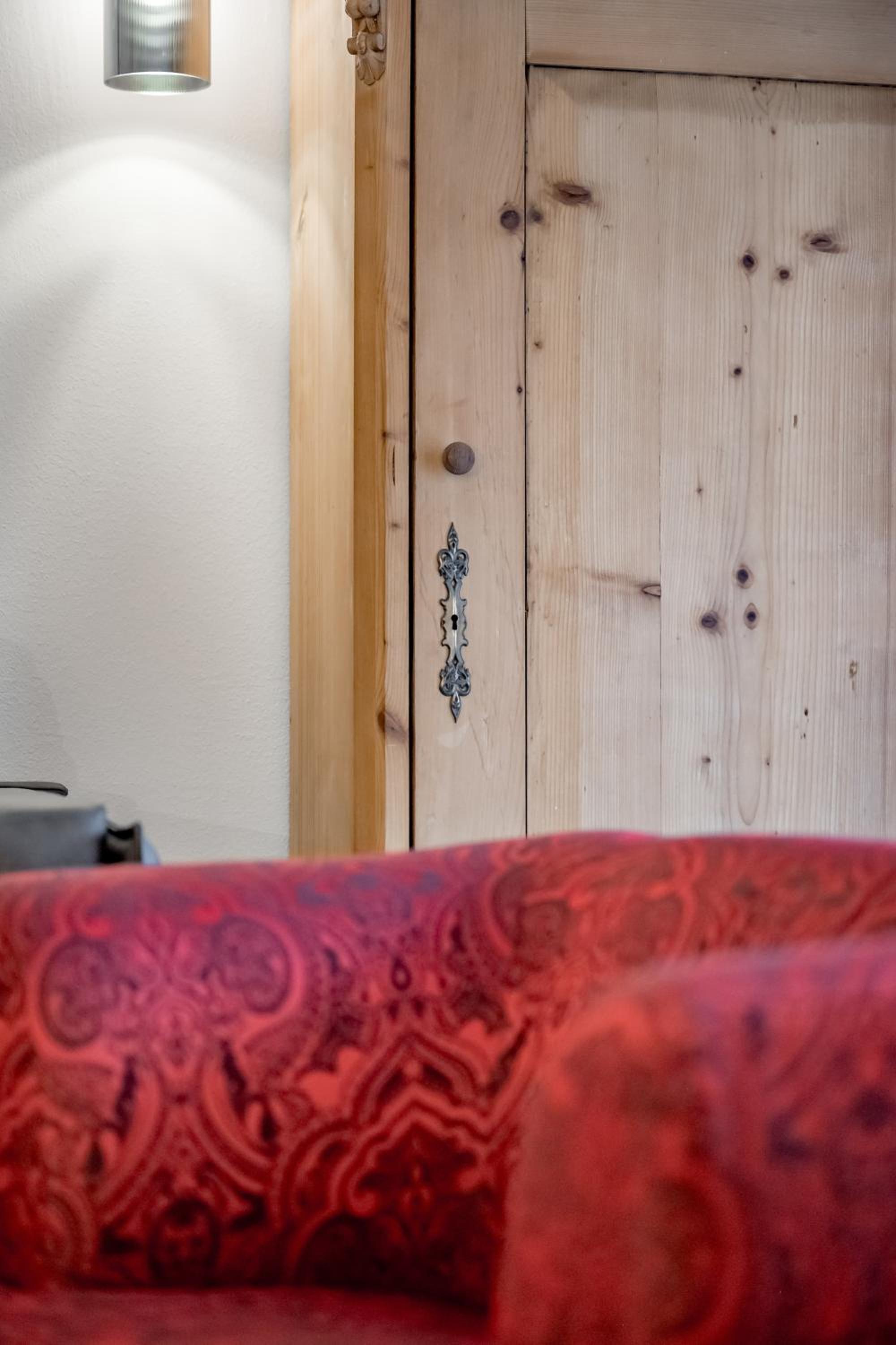 One-Bedroom Suite - Photo 7