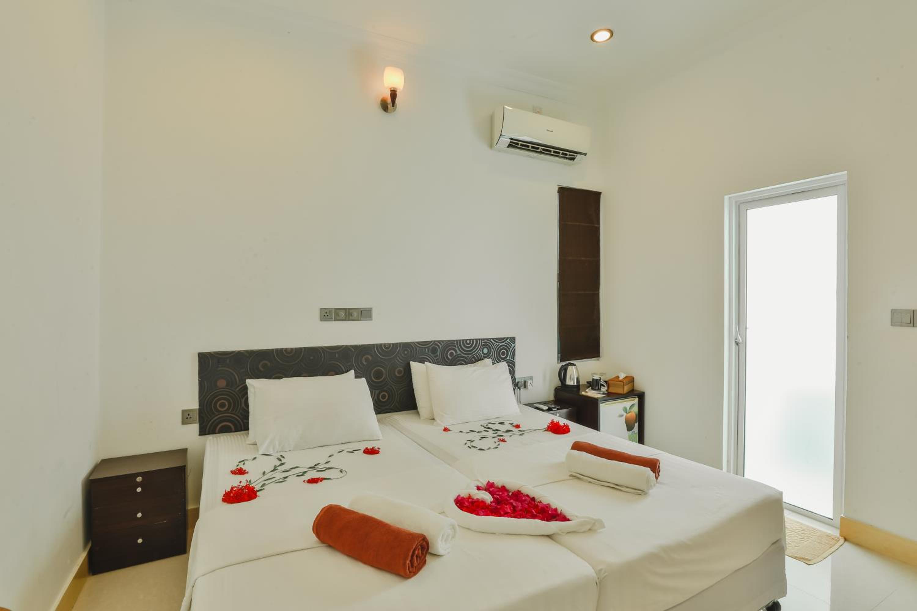Deluxe Double Room with Shower photo 2