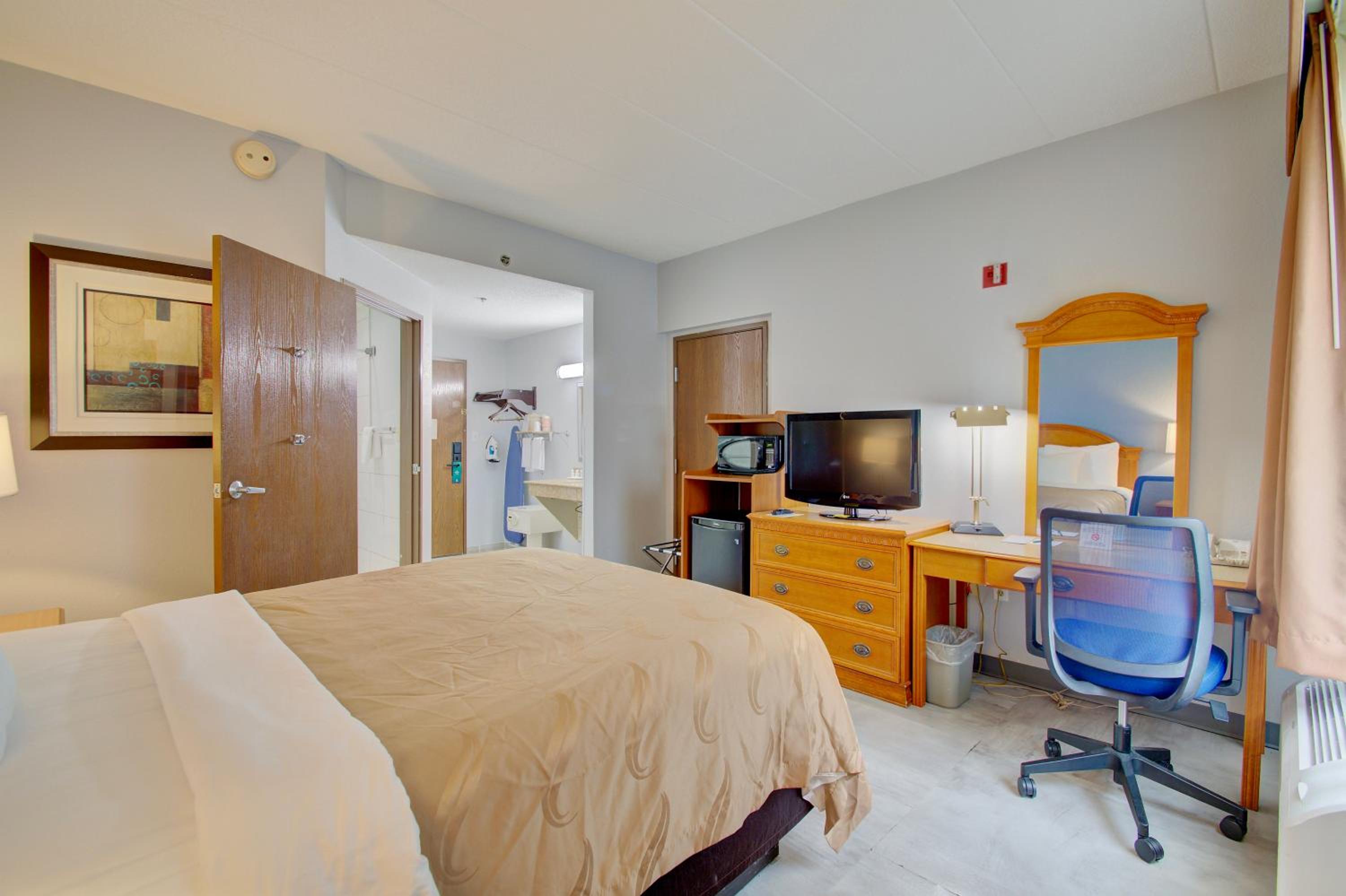 Queen Room - Disability Access photo 1