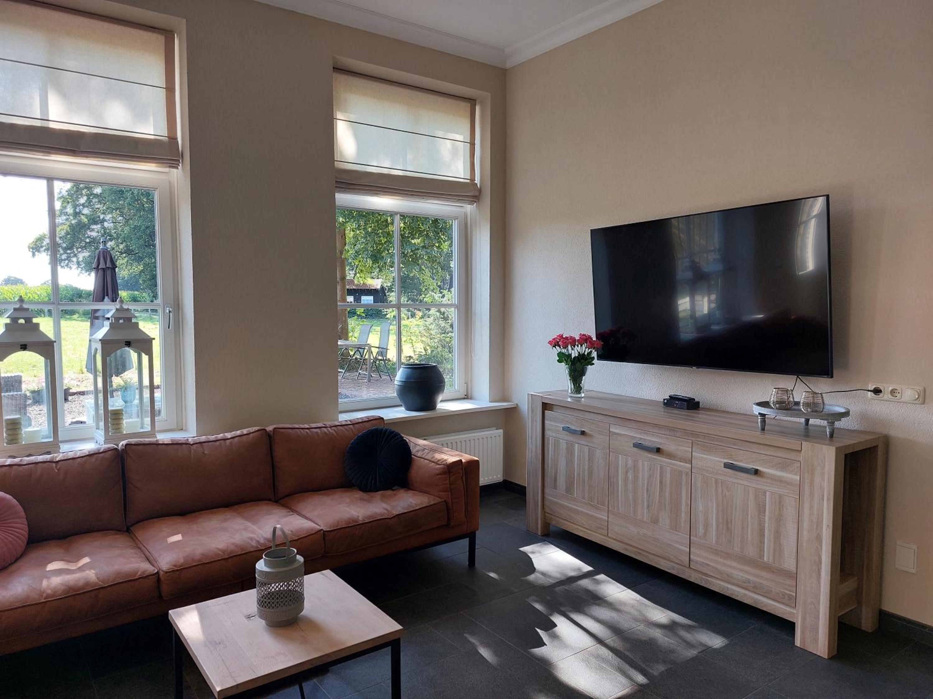 One-Bedroom House photo 1