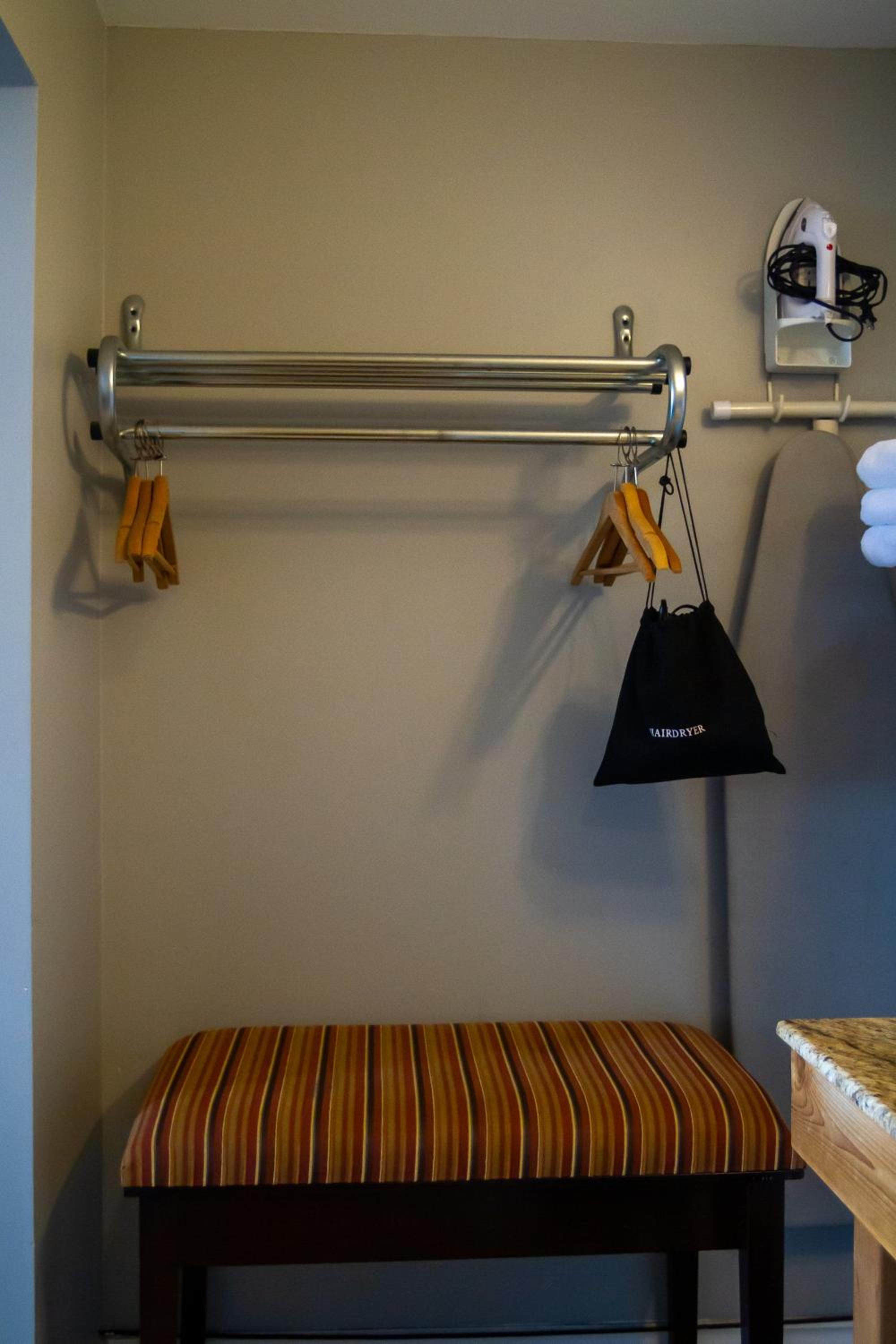 Queen Room - Photo 5