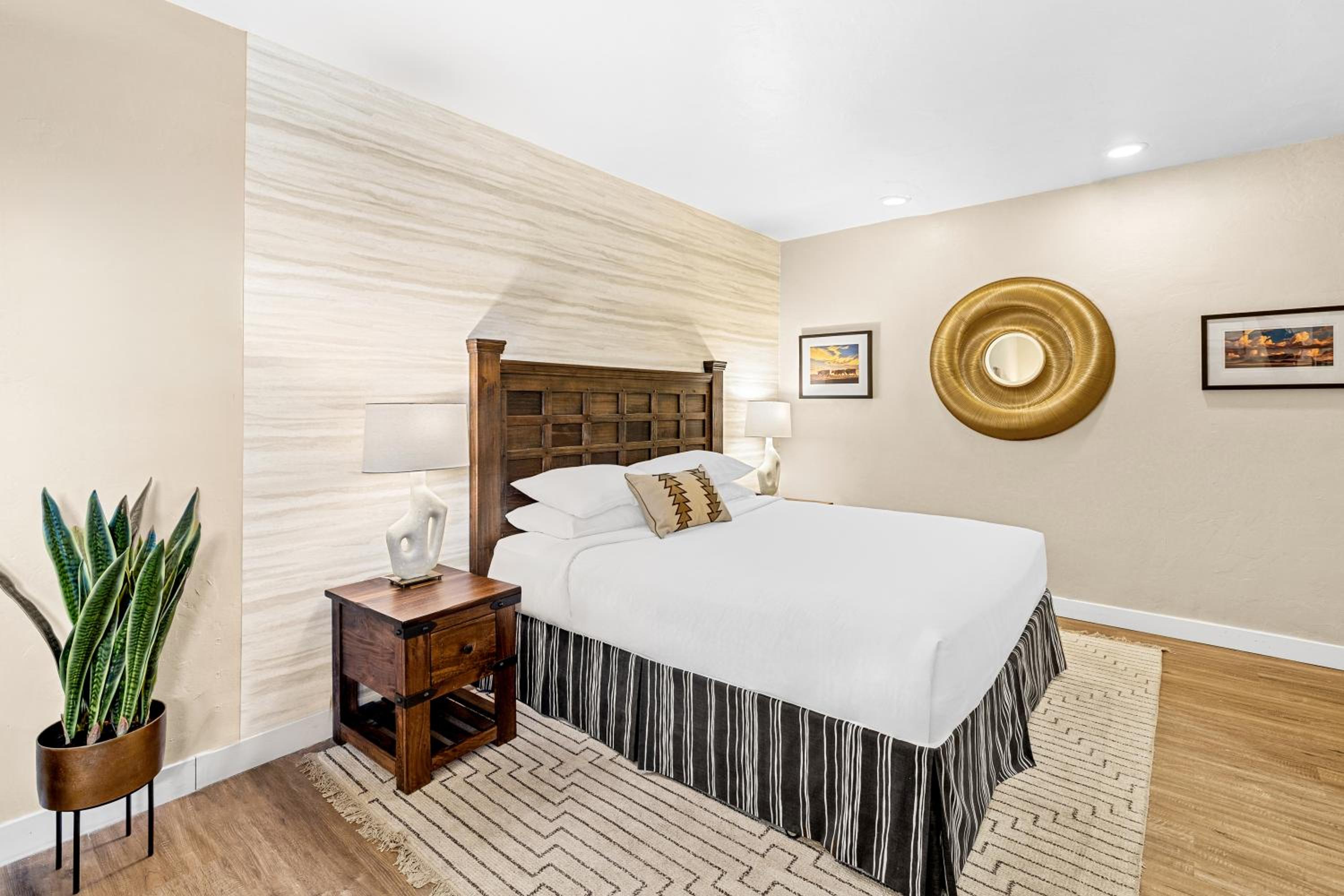 Suite - Photo 10