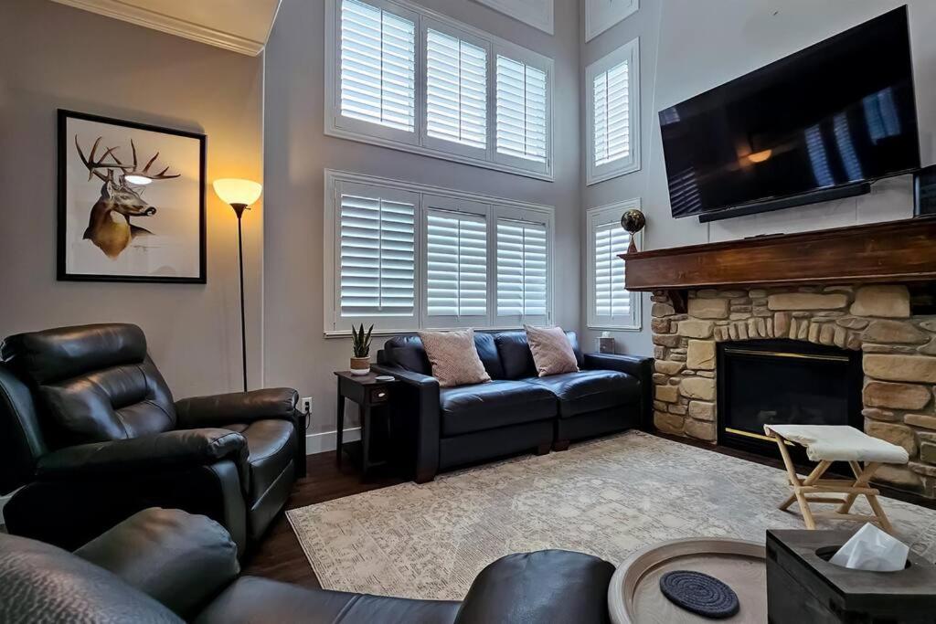 Five-Bedroom House photo 2