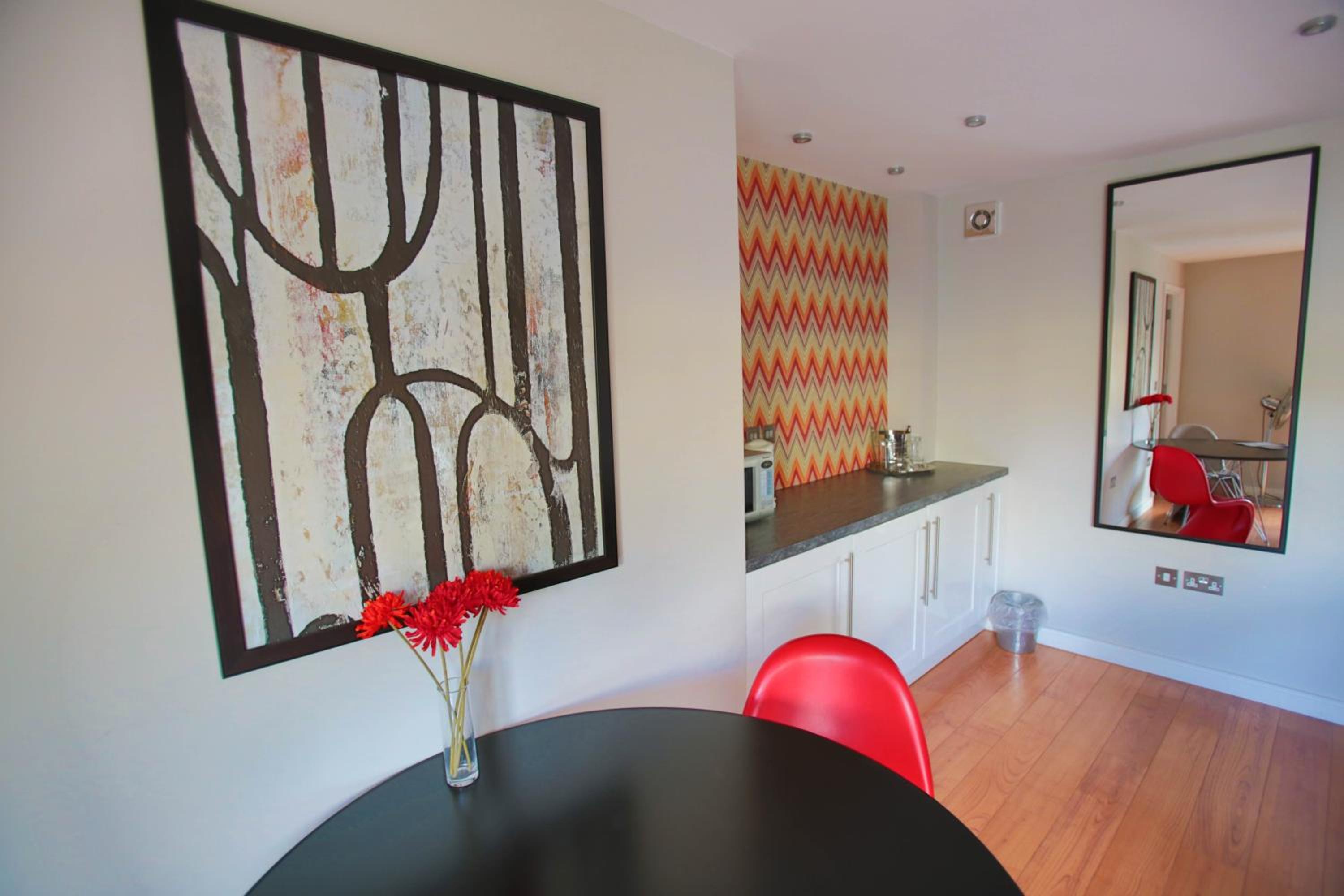 Suite - Photo 5