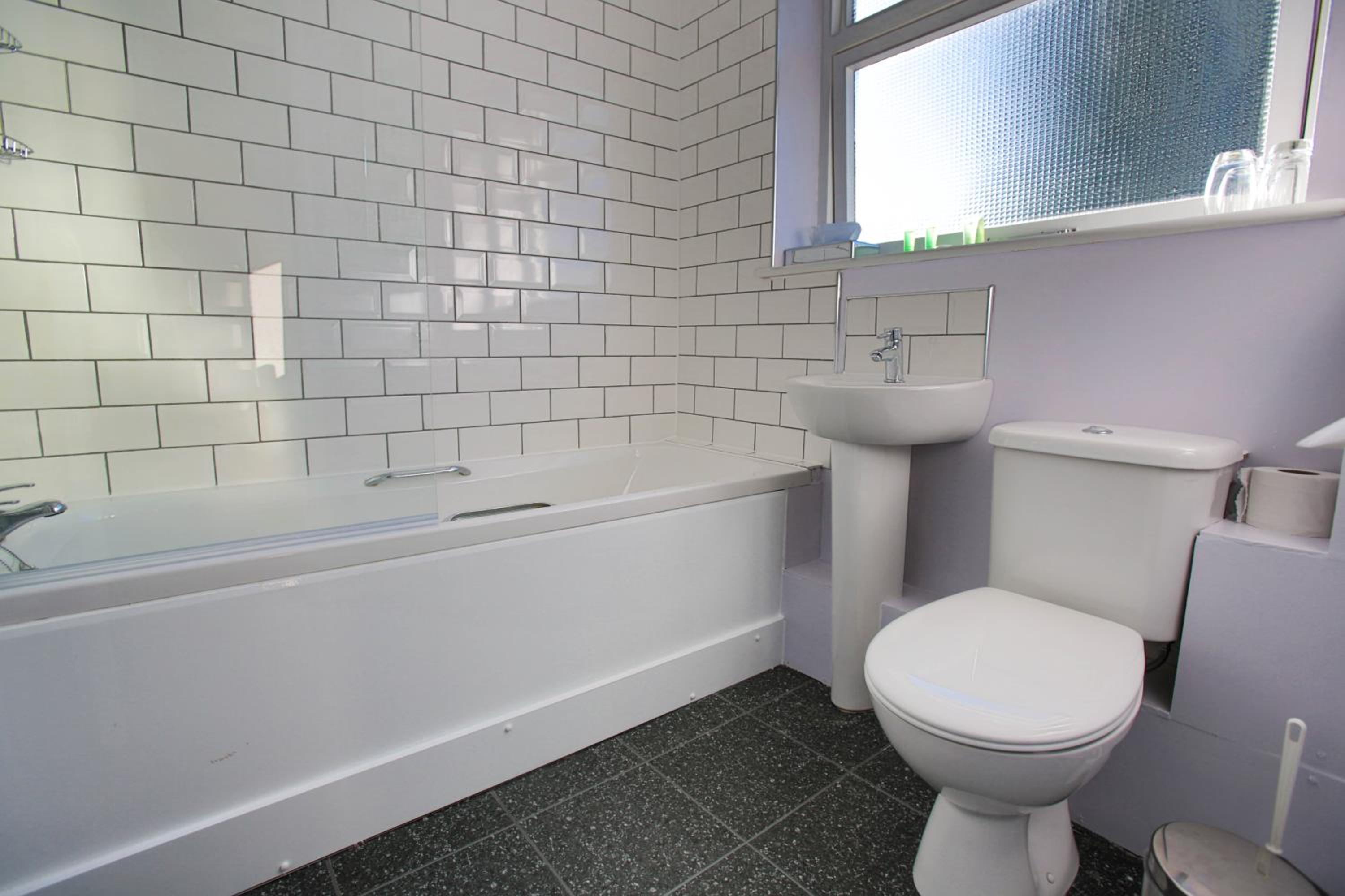 Standard Double Room - Photo 9