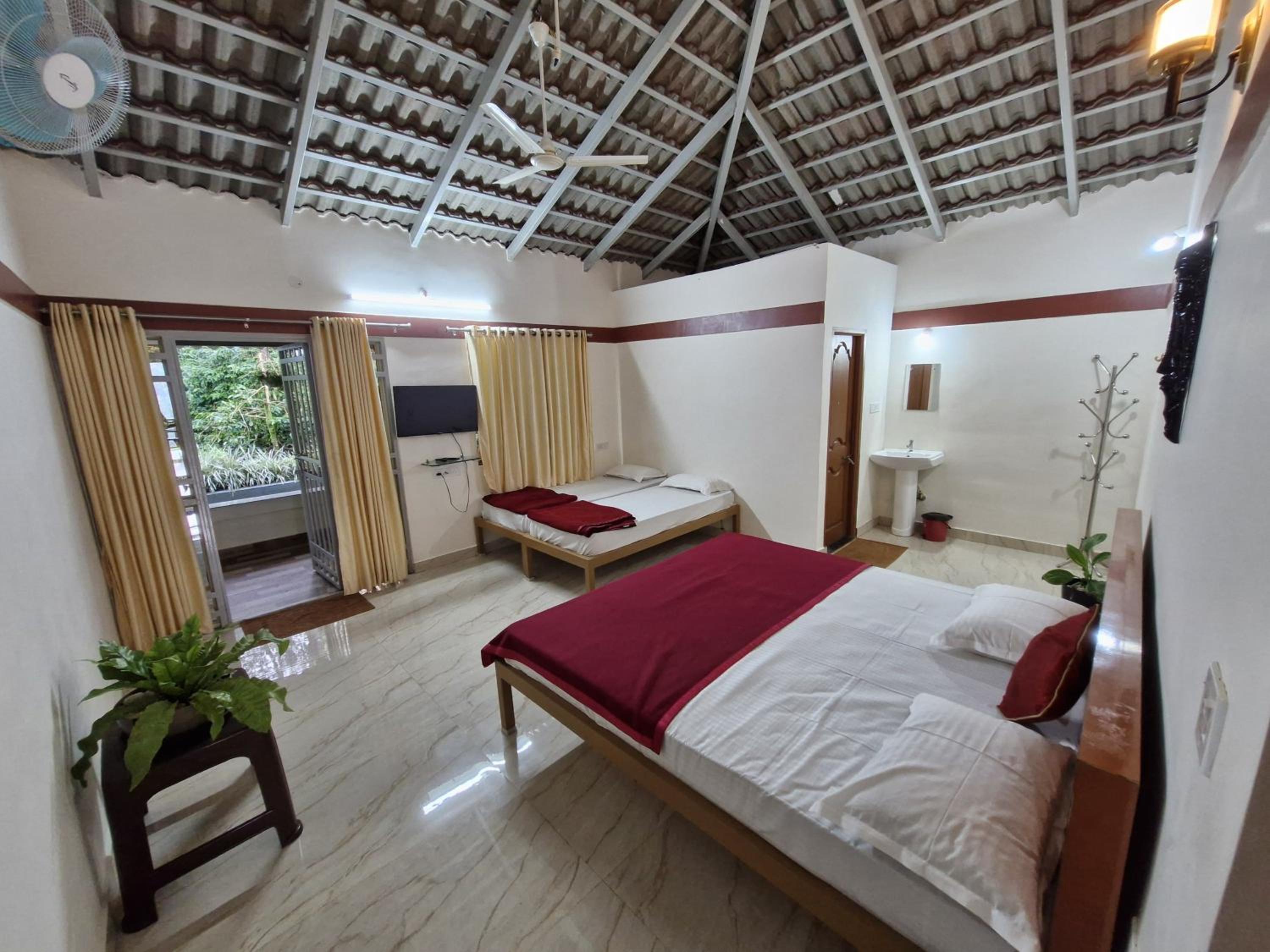 Quadruple Room with Balcony photo 1