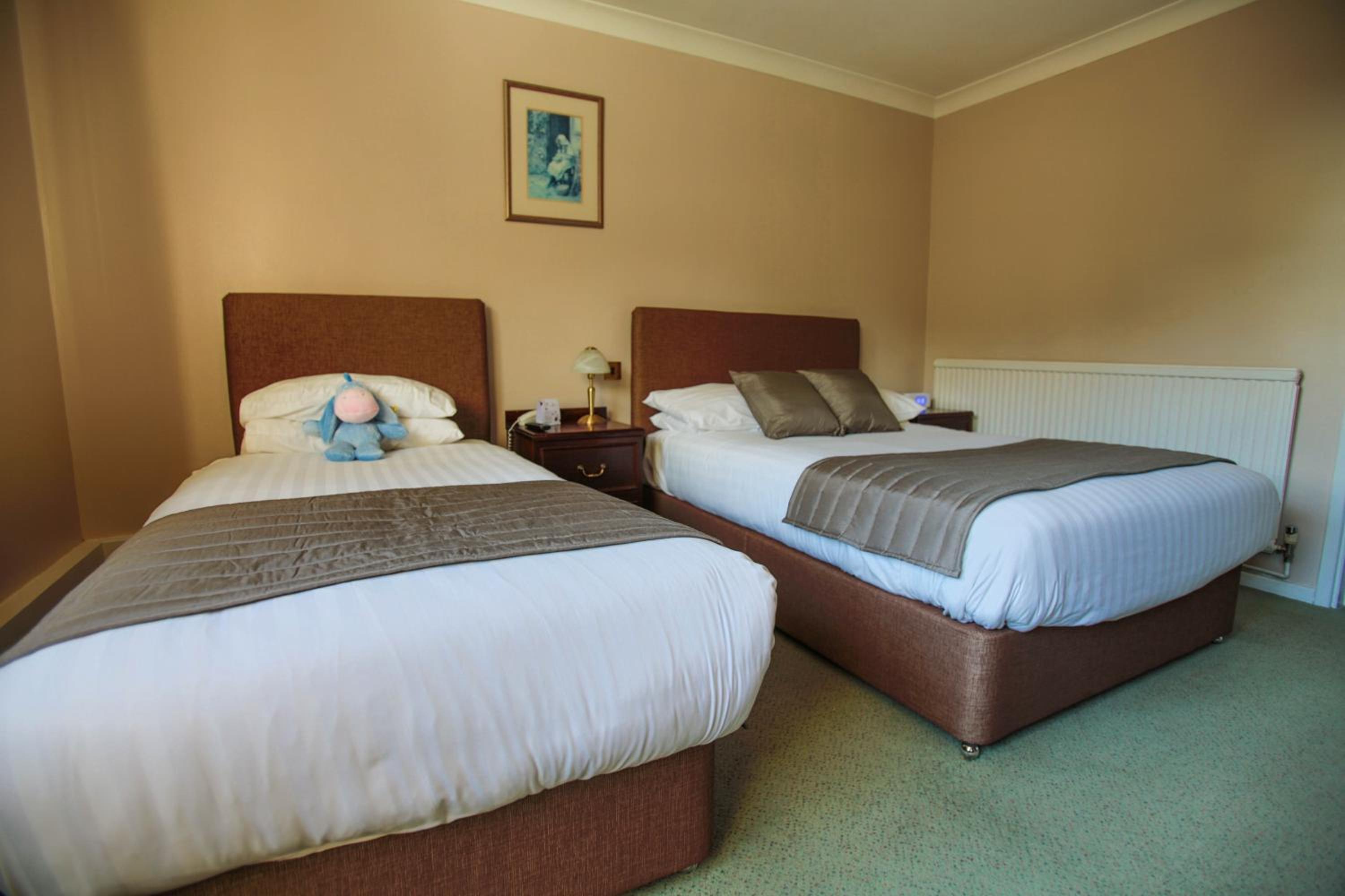 Family Room with Double and Single Beds - Photo 11