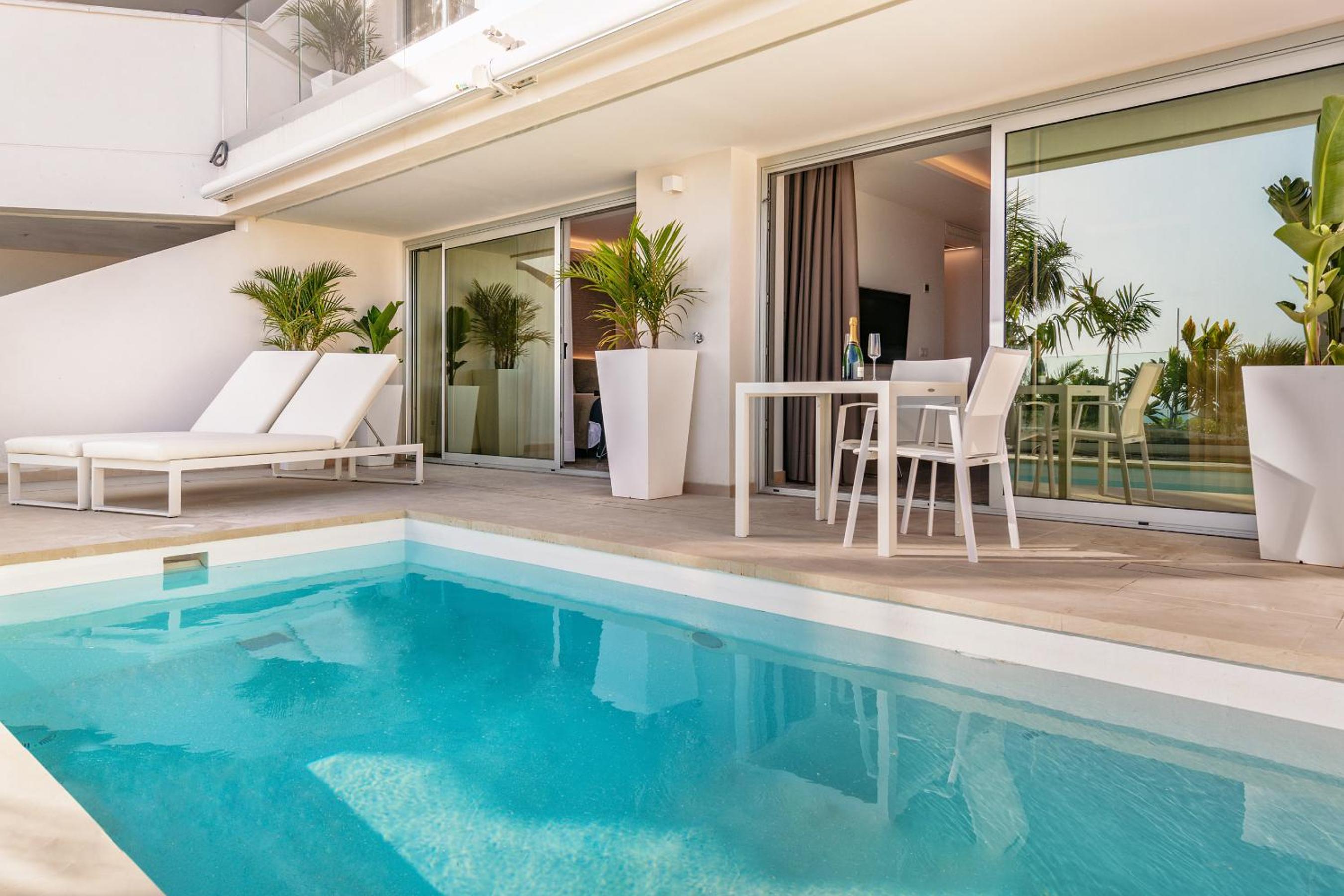 Sea View Apartment with Heated Private Pool photo 2