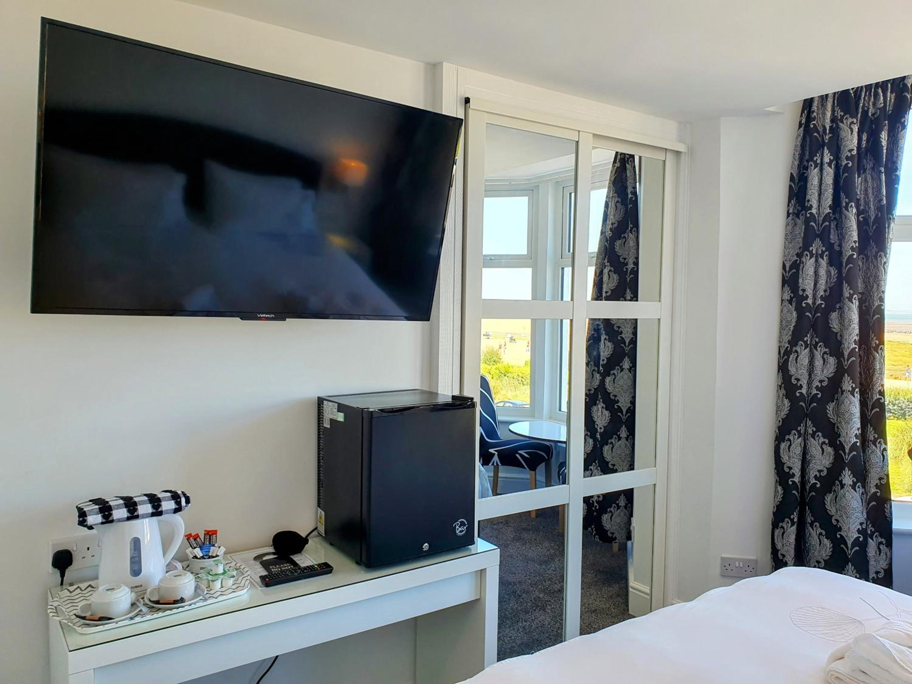 Deluxe King Room with Sea View photo 3