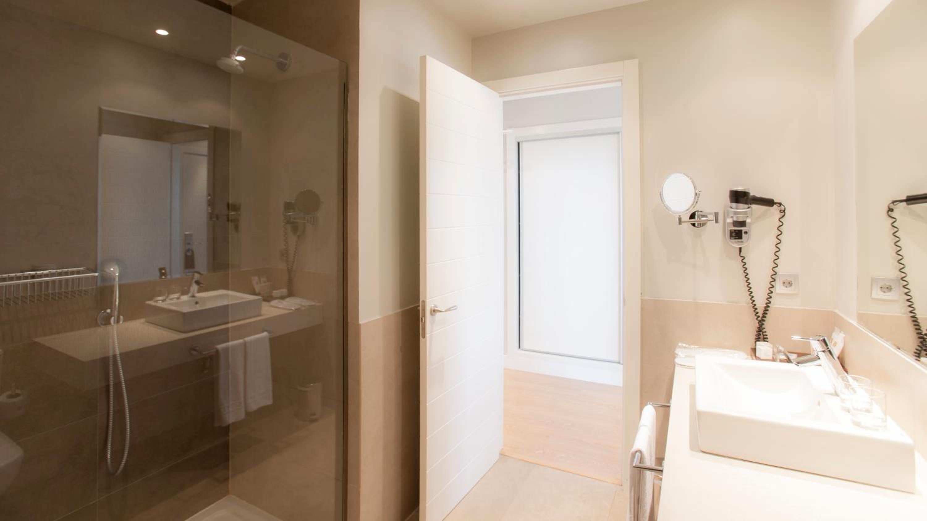 Double Room - Photo 3