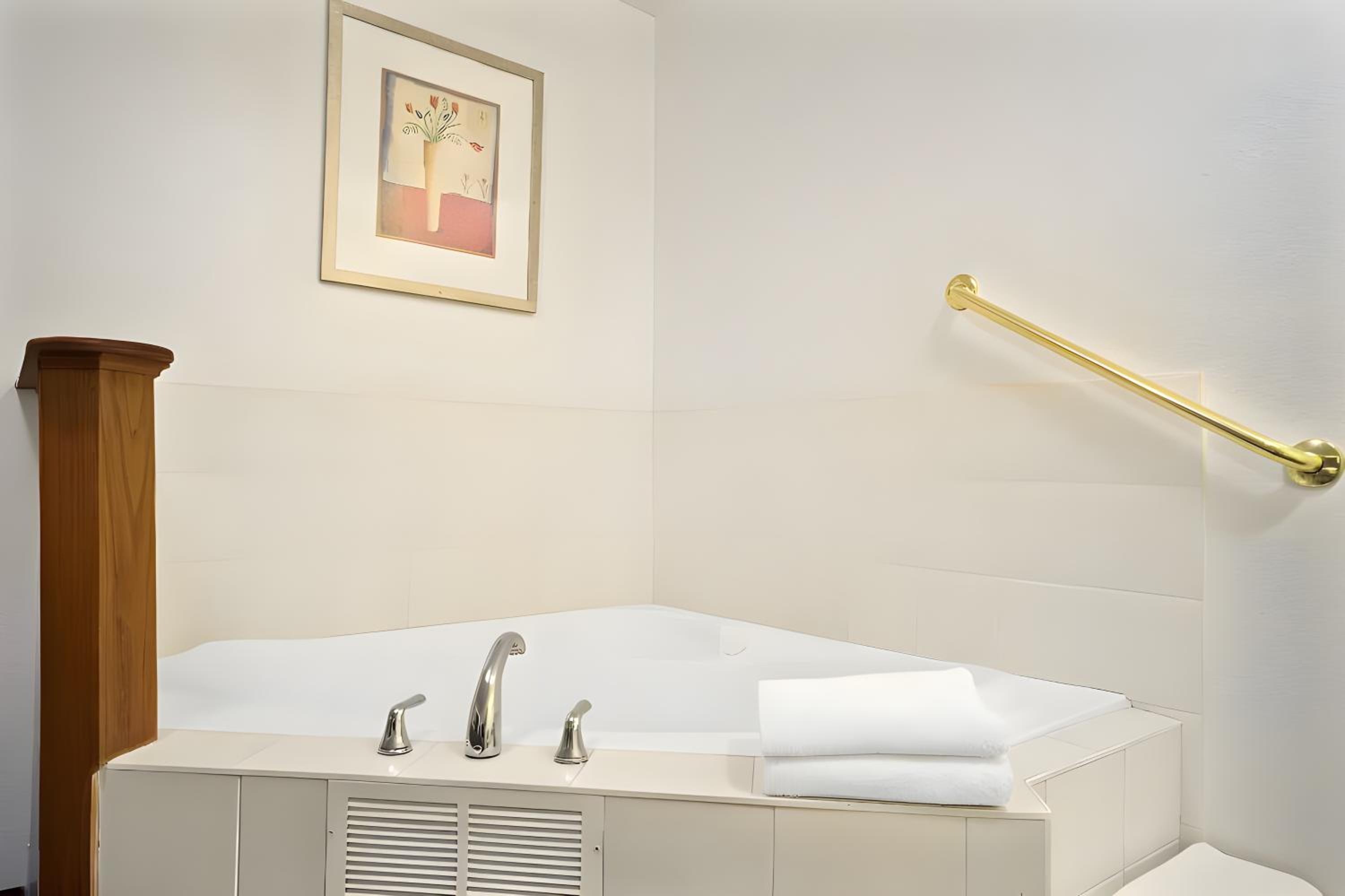 Studio Suite with Two Queen Beds - Non-Smoking - Photo 25
