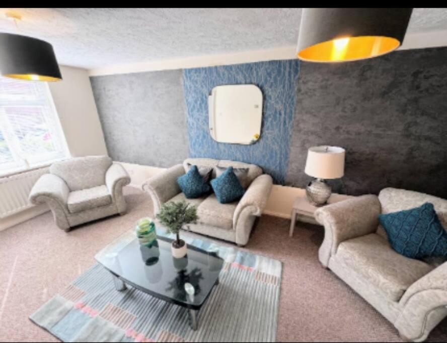 Three-Bedroom House photo 2