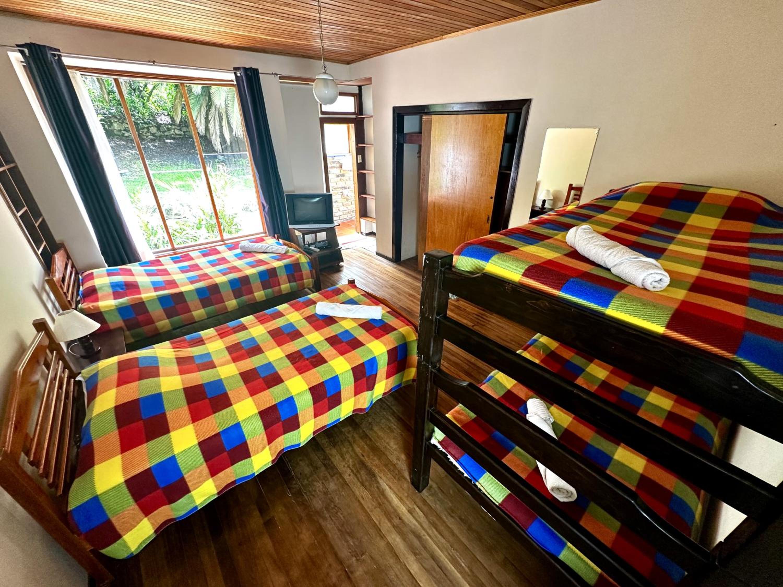 Quadruple Room with Private Bathroom photo 1