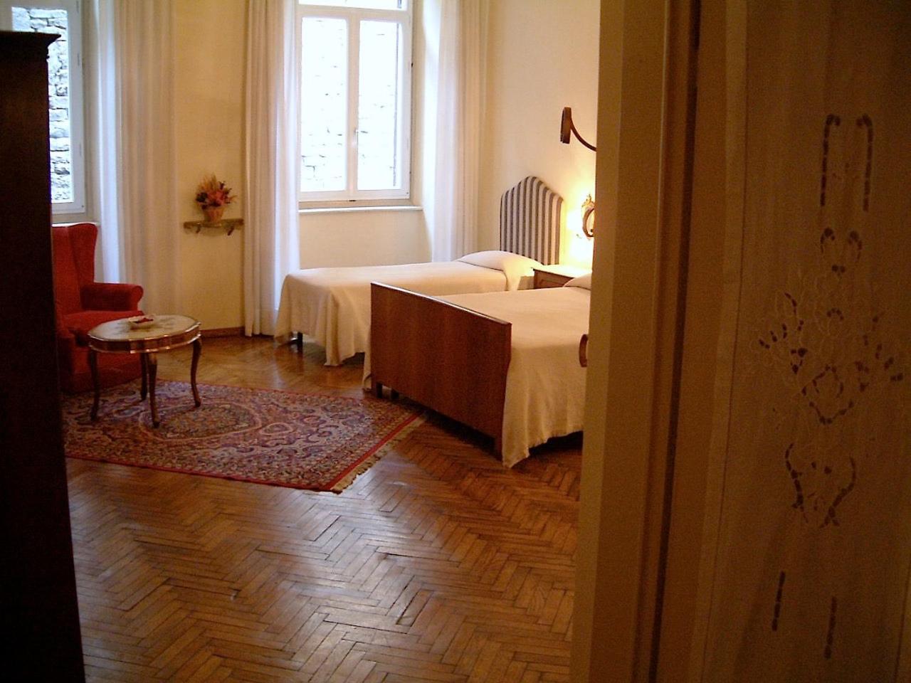 Triple Room with Private Bathroom photo 3