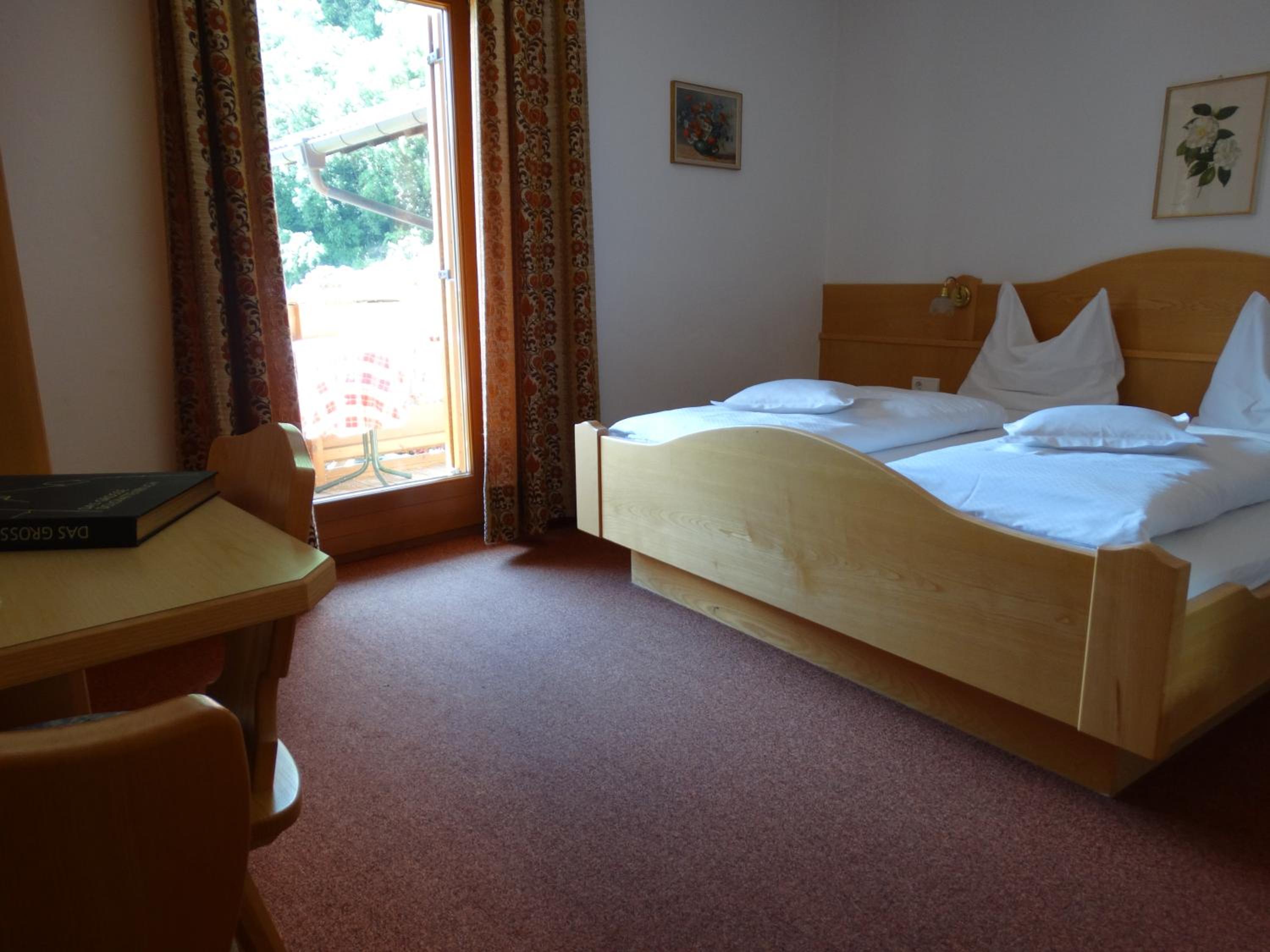 Two-Bedroom Apartment with Balcony photo 2