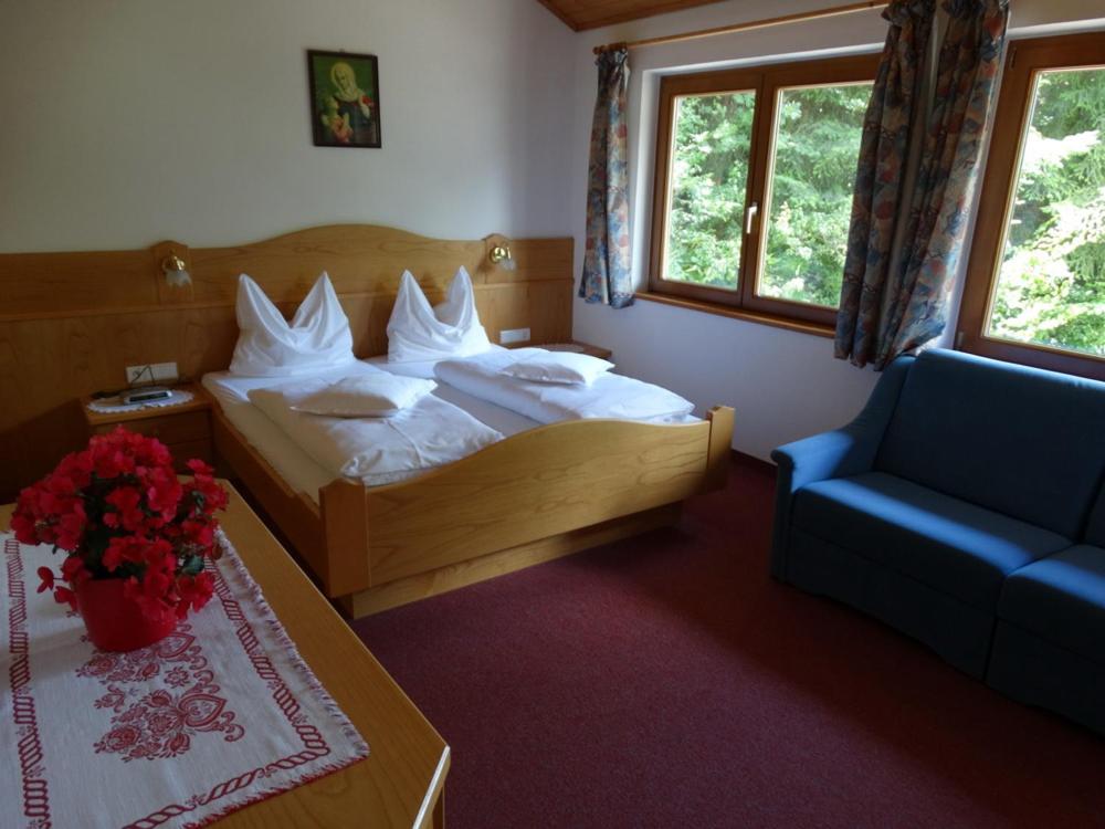 Two-Bedroom Apartment with Balcony photo 3