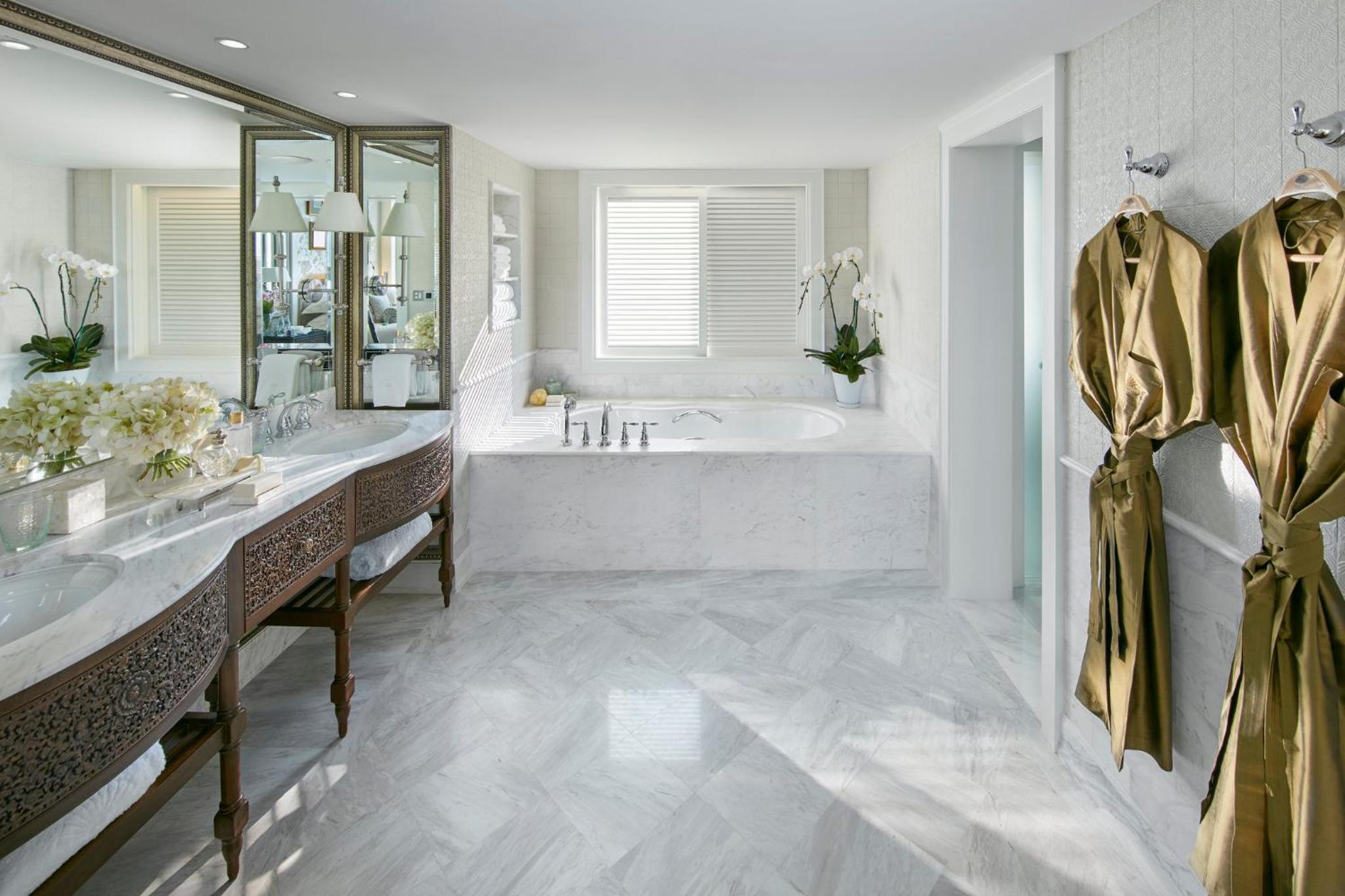 Chao Phraya Suite King