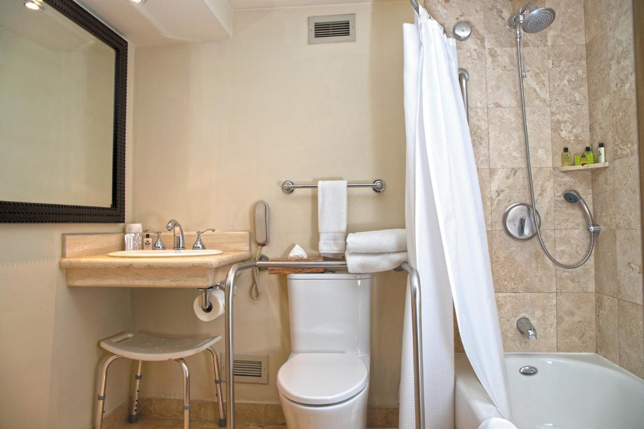Classic King Room - Accessible - Photo 8