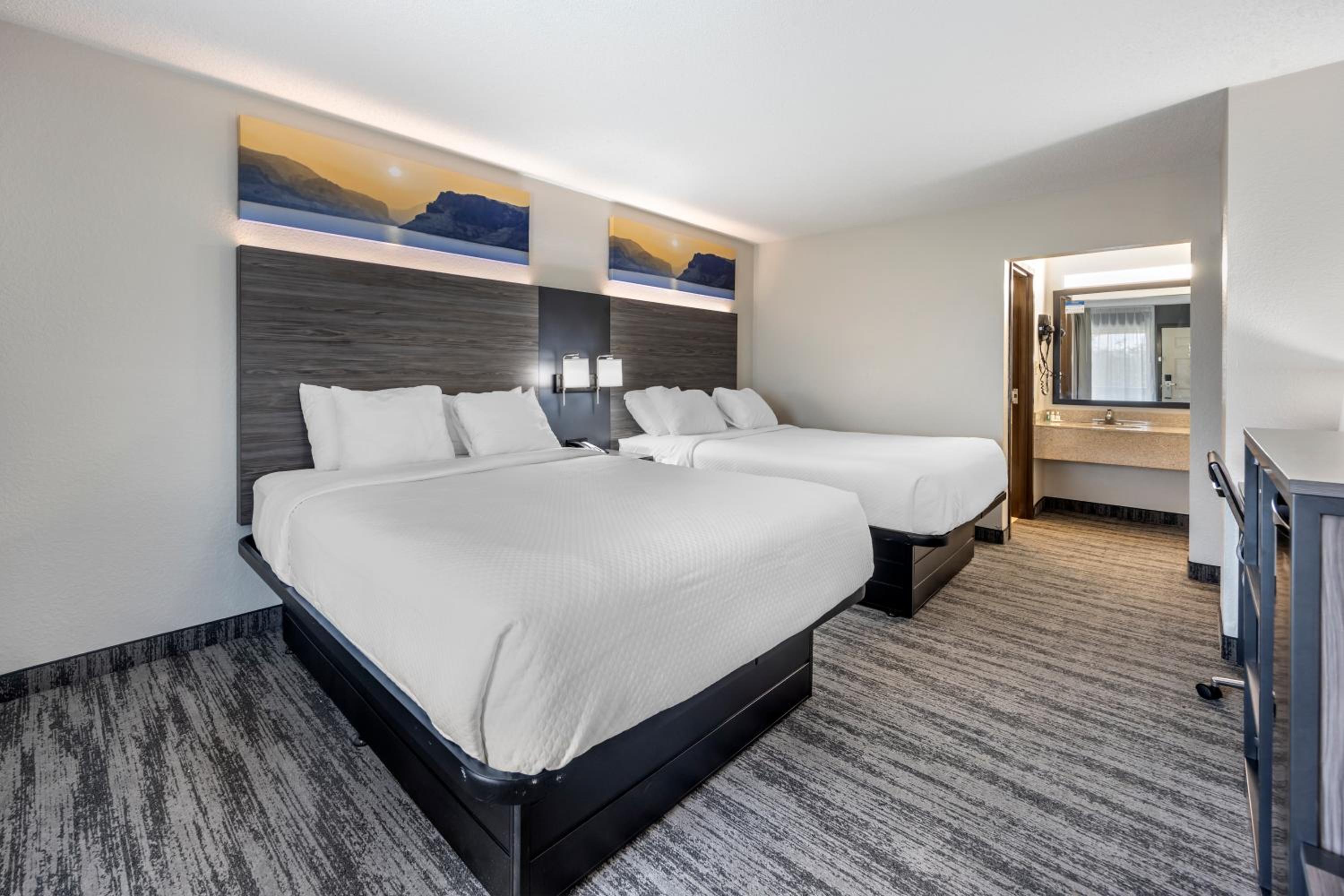 Queen Room with Two Queen Beds - Accessible/Non-Smoking - Photo 6