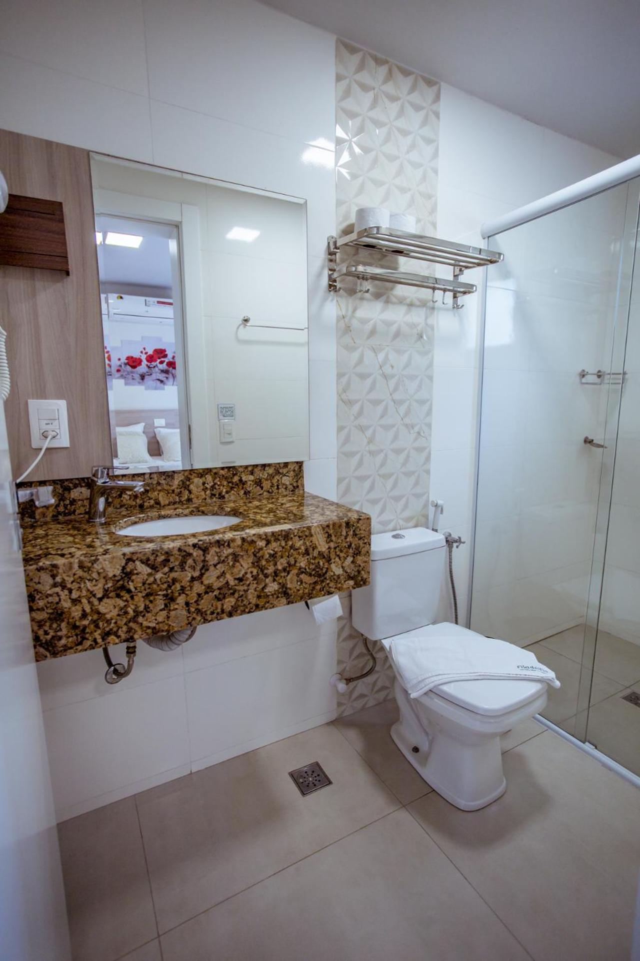 Standard Queen Room - Photo 4