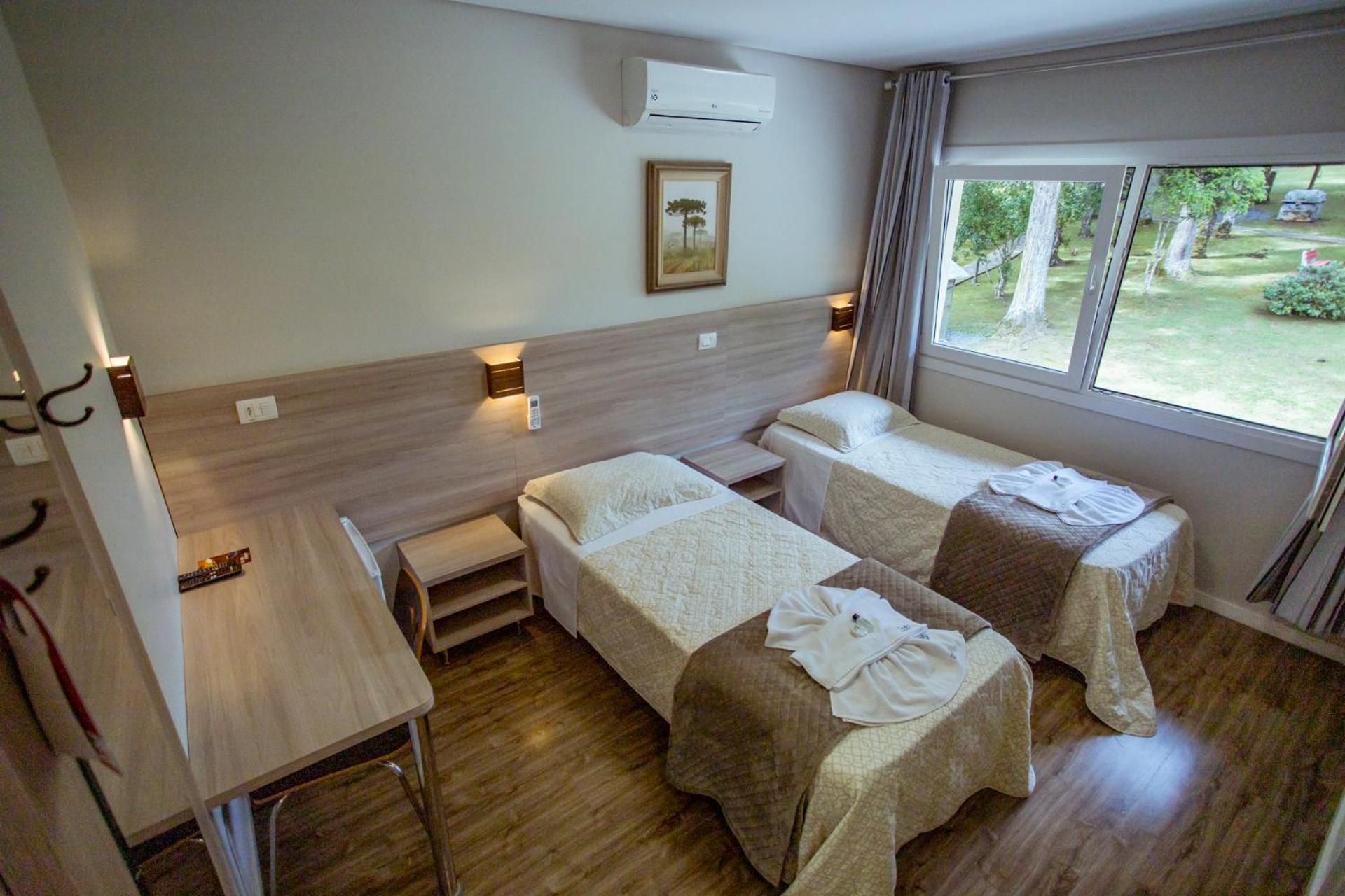 Standard Queen Room - Photo 5