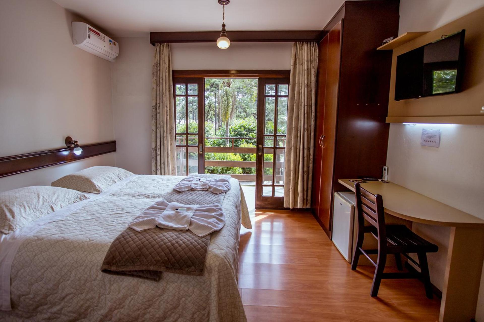 Double or Twin Room with Balcony - Photo 6