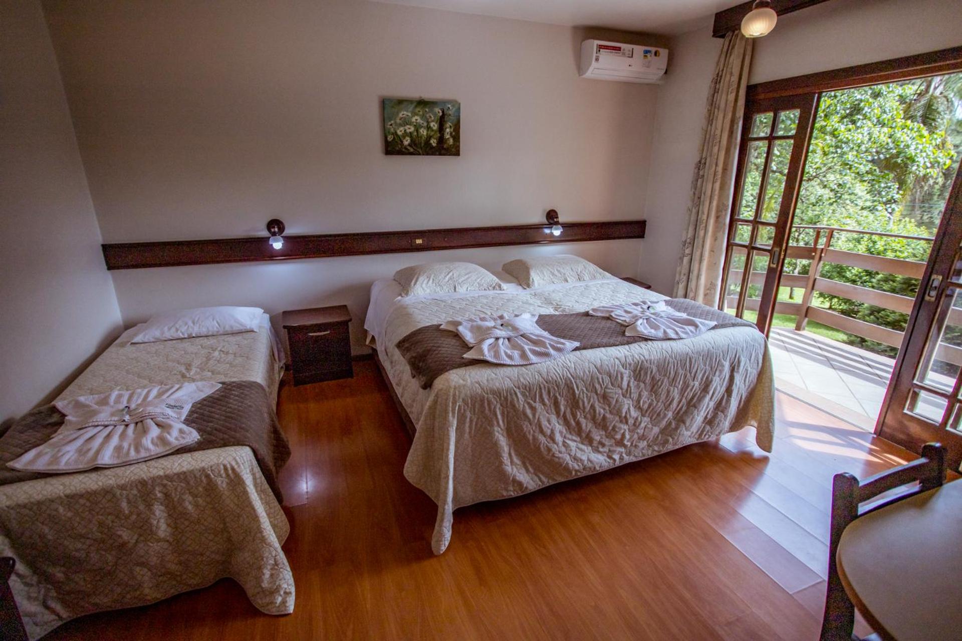 Double or Twin Room with Balcony - Photo 5