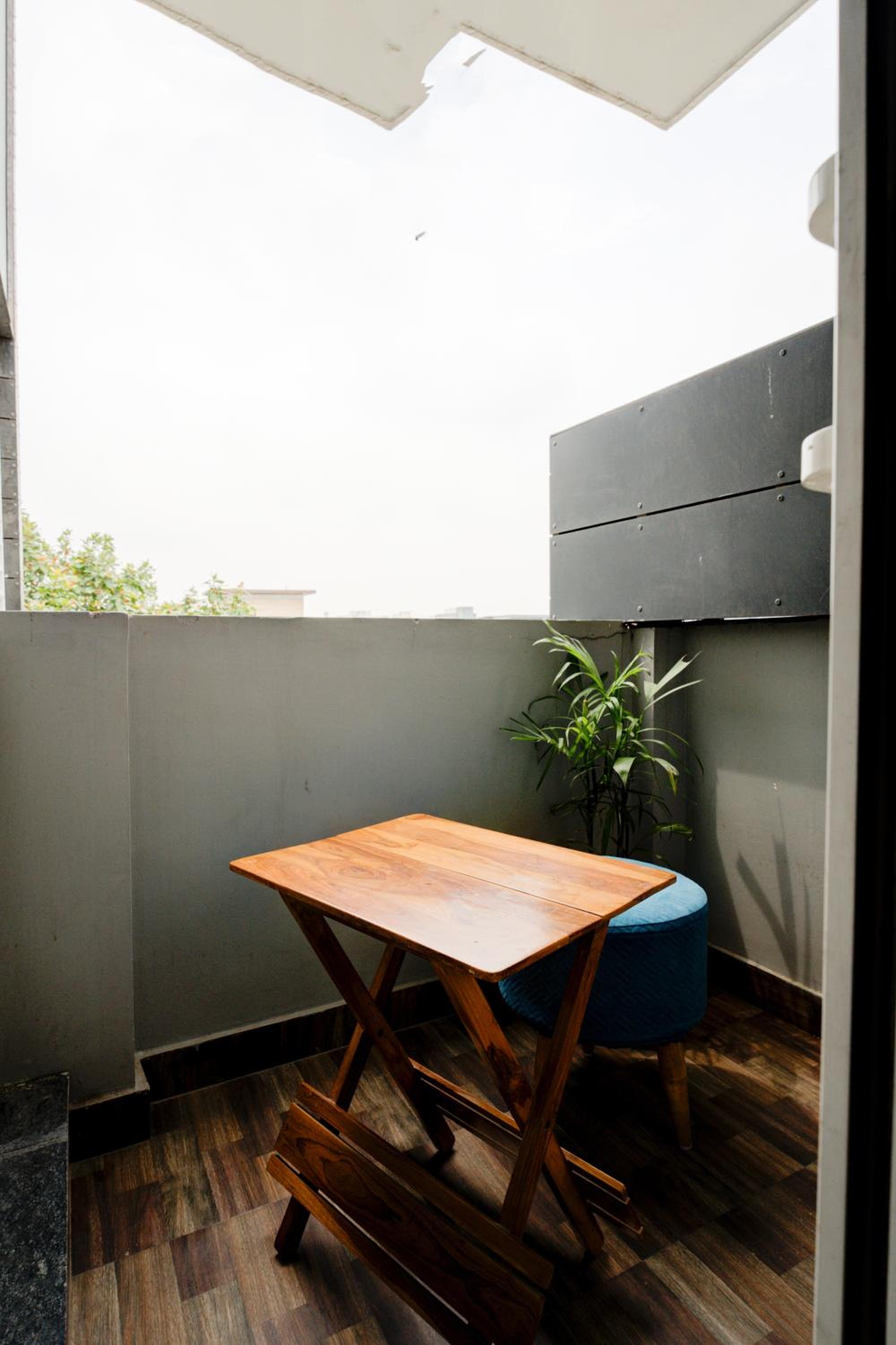 One-Bedroom Apartment with Balcony - Photo 3