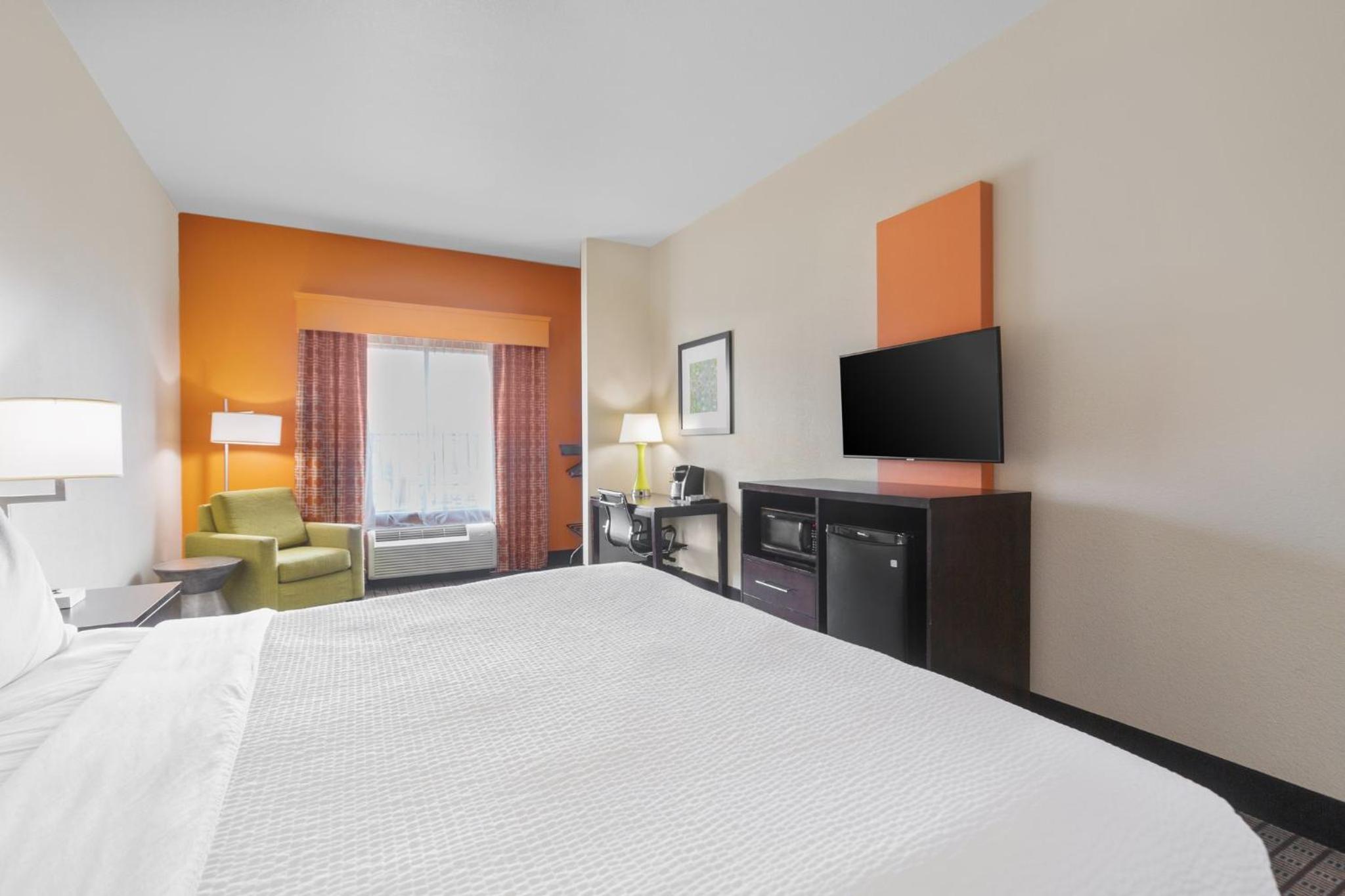 King Room - Mobility Access/Hearing Accessible photo 3
