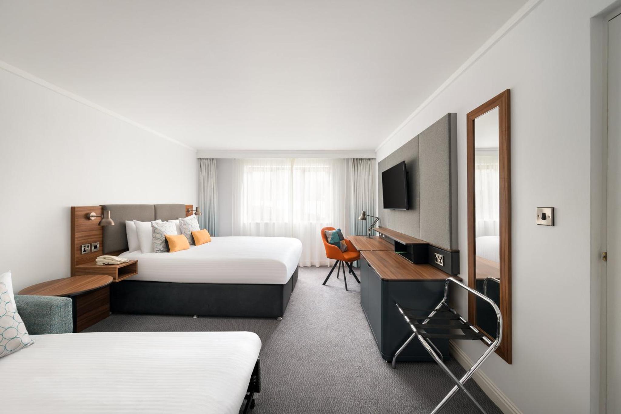 Standard Double Room with Sofa Bed - Photo 13