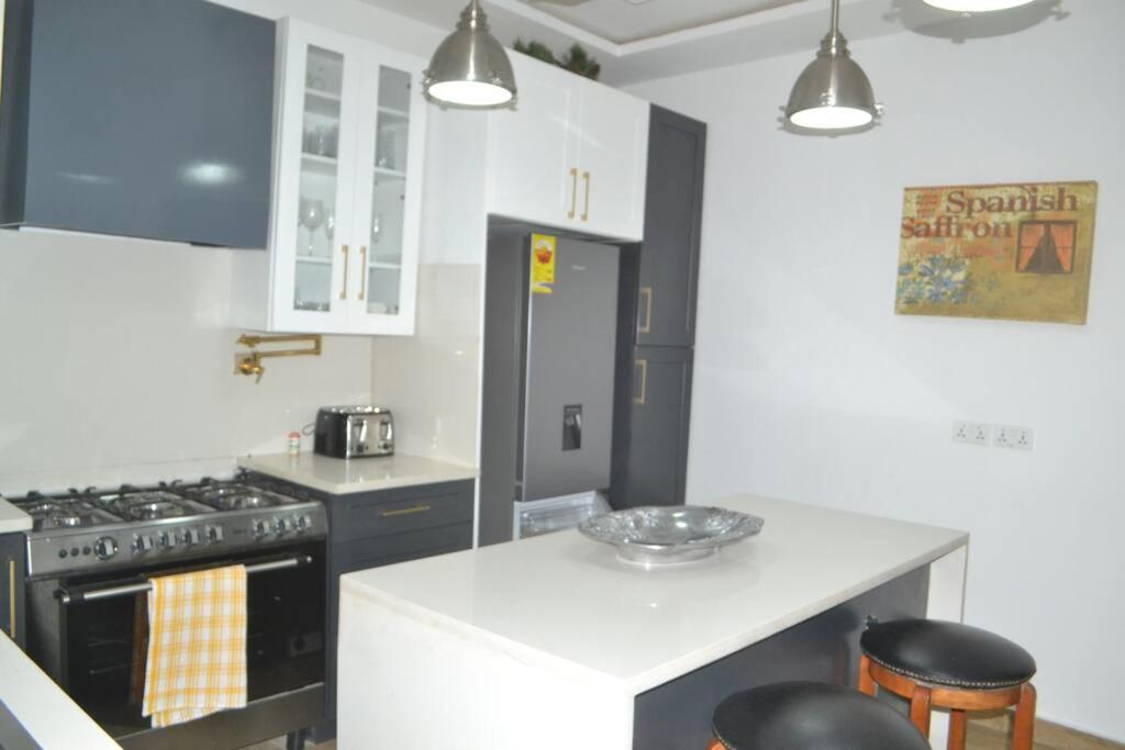 Three-Bedroom Apartment photo 2