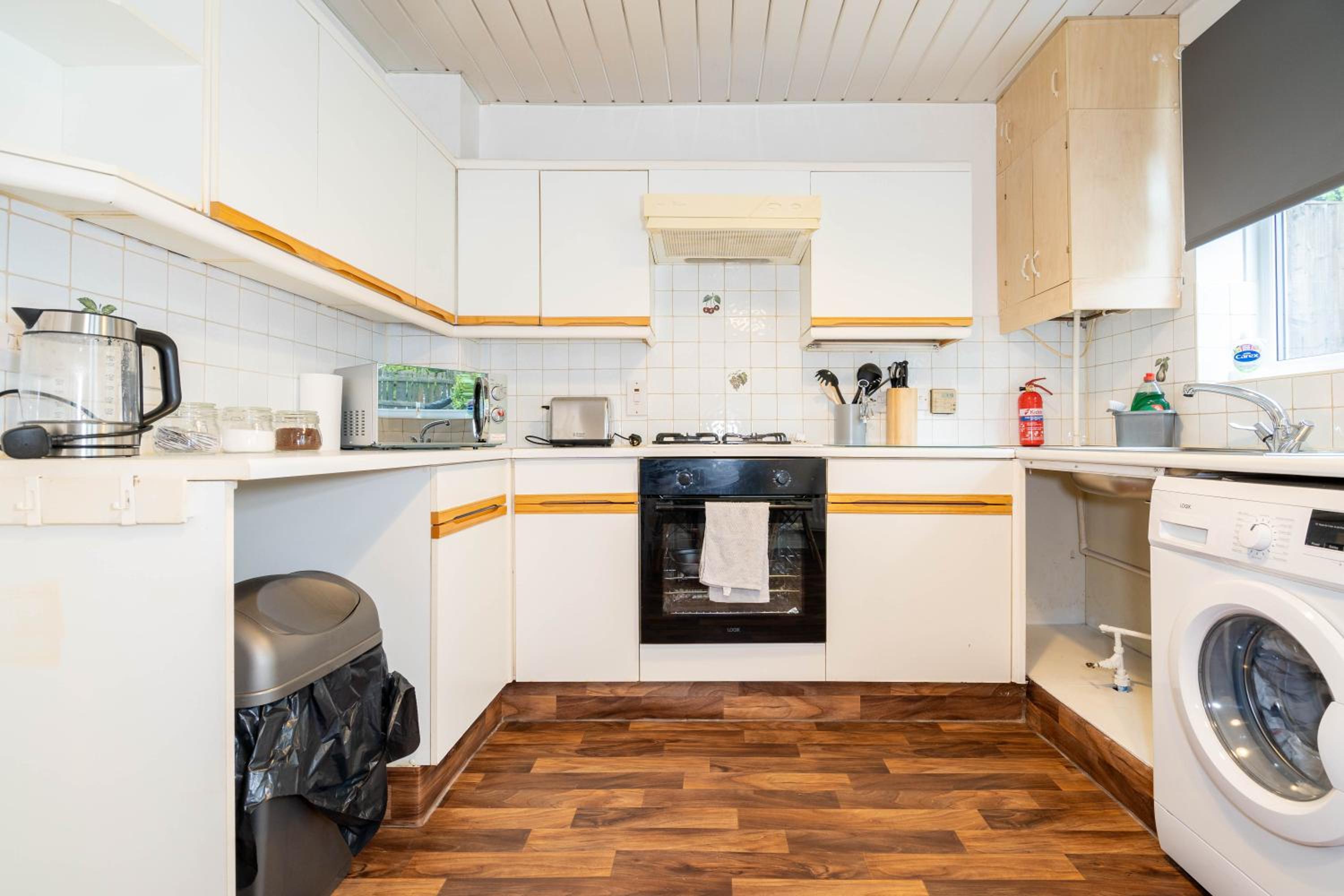 Two-Bedroom House - Photo 9