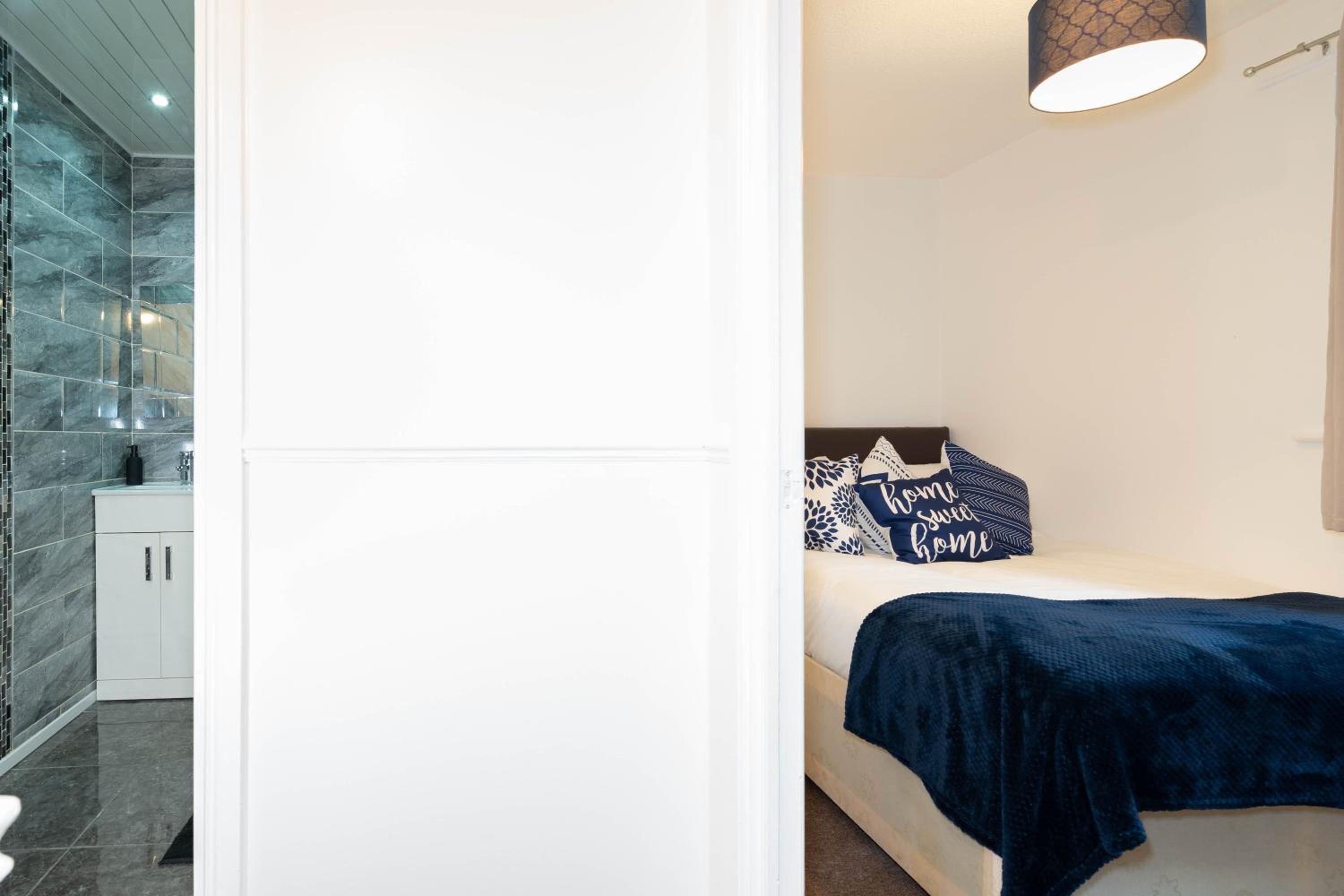 Two-Bedroom House - Photo 8