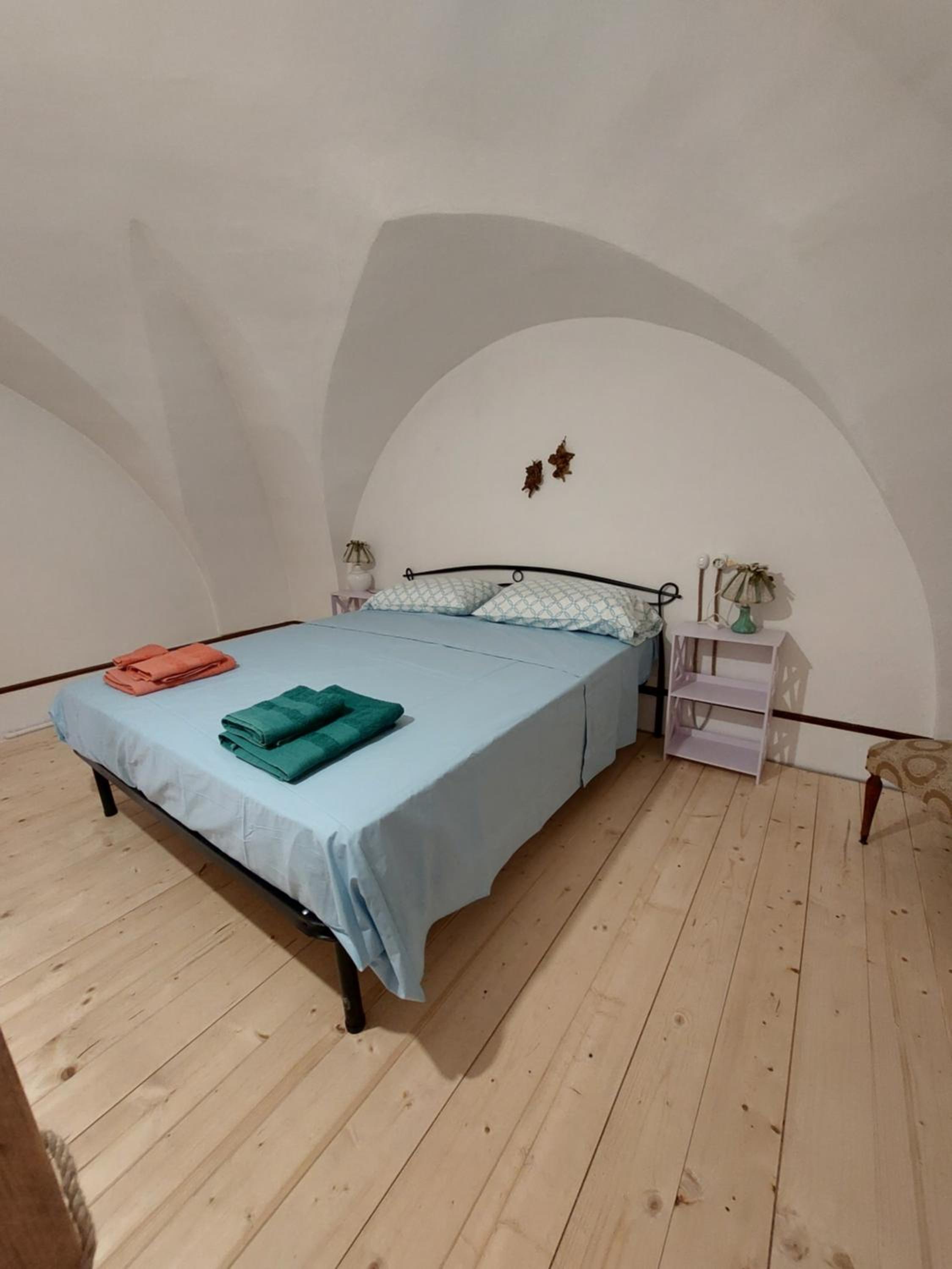 Deluxe Two-Bedroom Apartment with Garden View