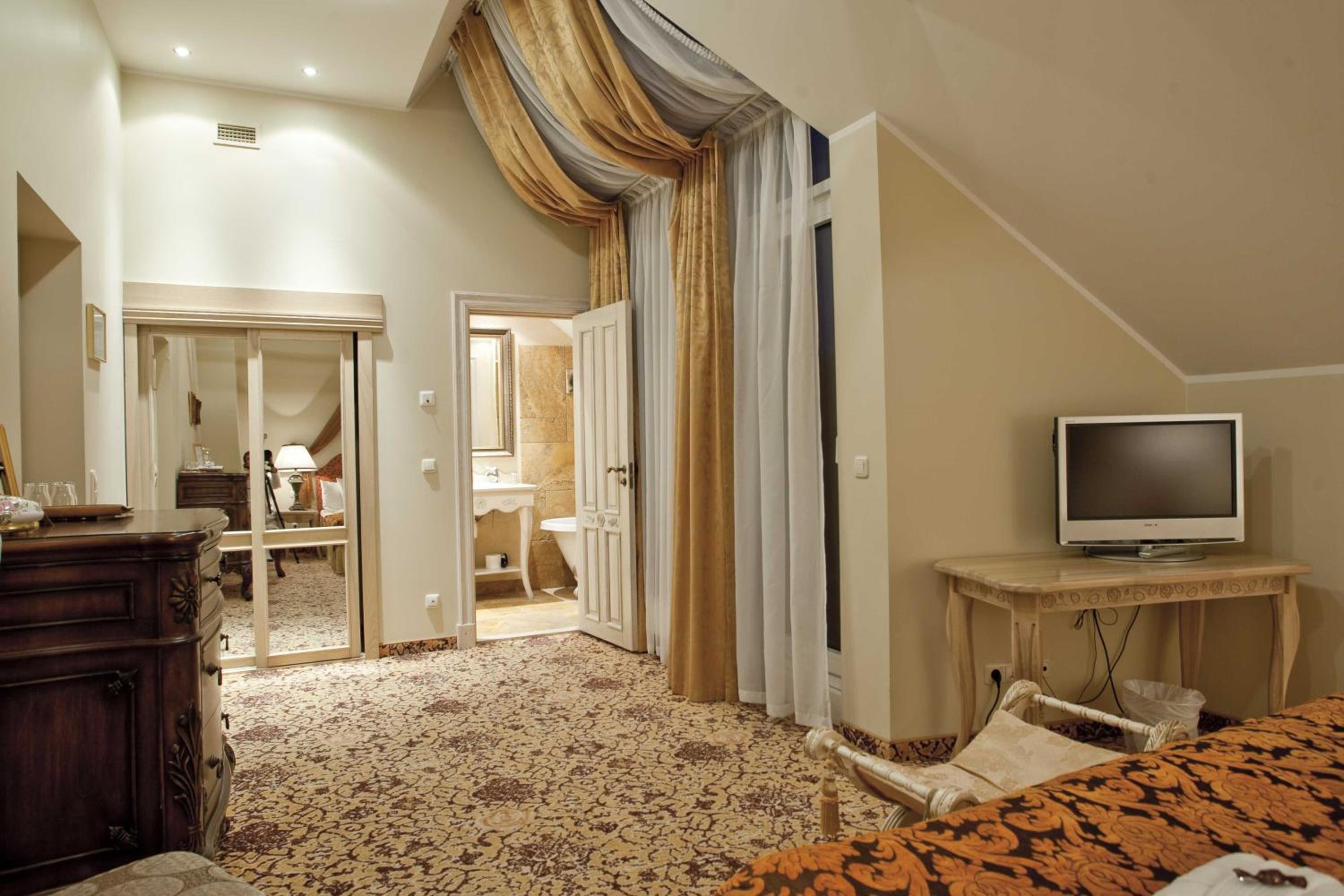 Deluxe Double Room with Spa Access - Photo 5