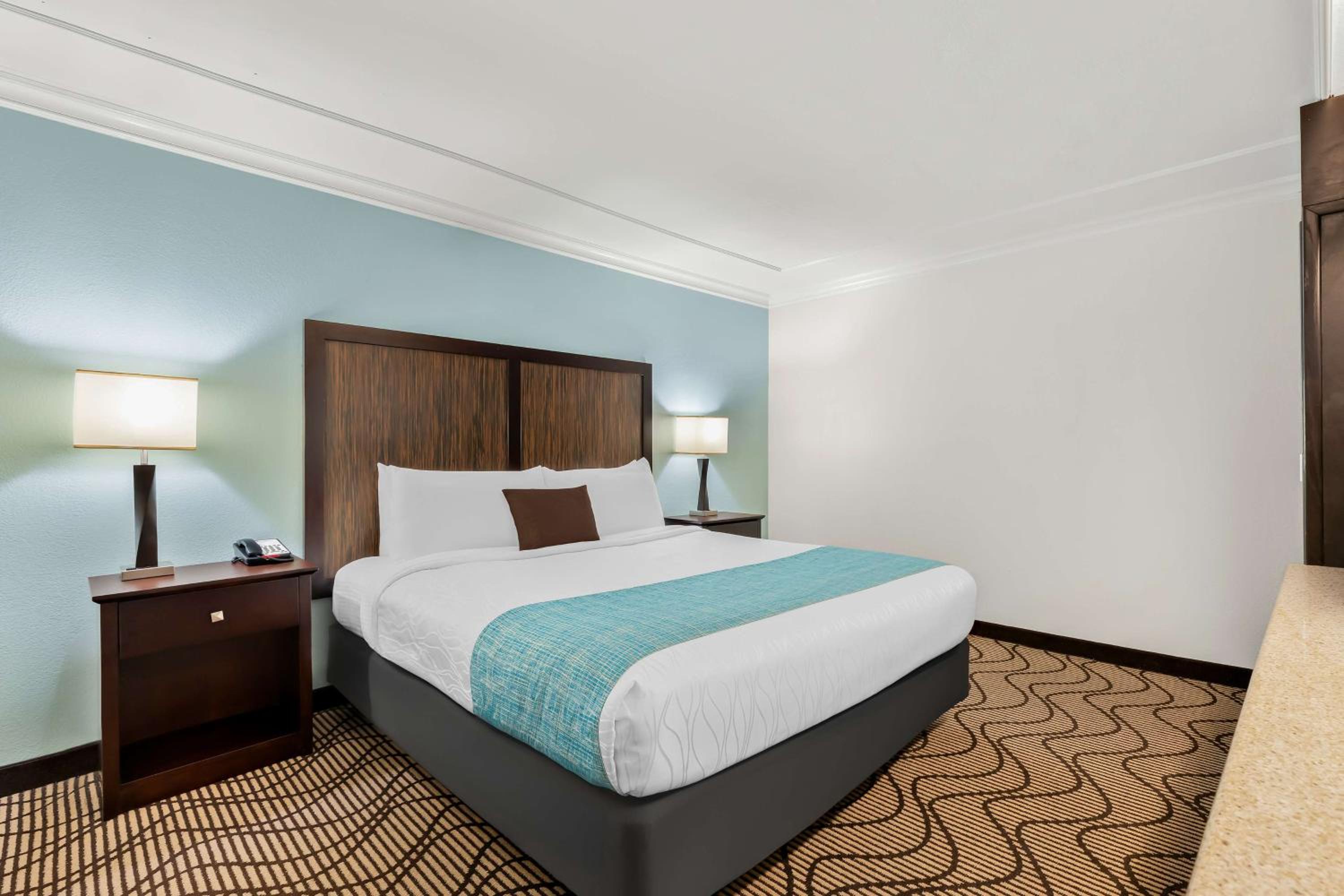 King Suite with Spa Bath and Sofa Bed - Corner Room/Non-Smoking