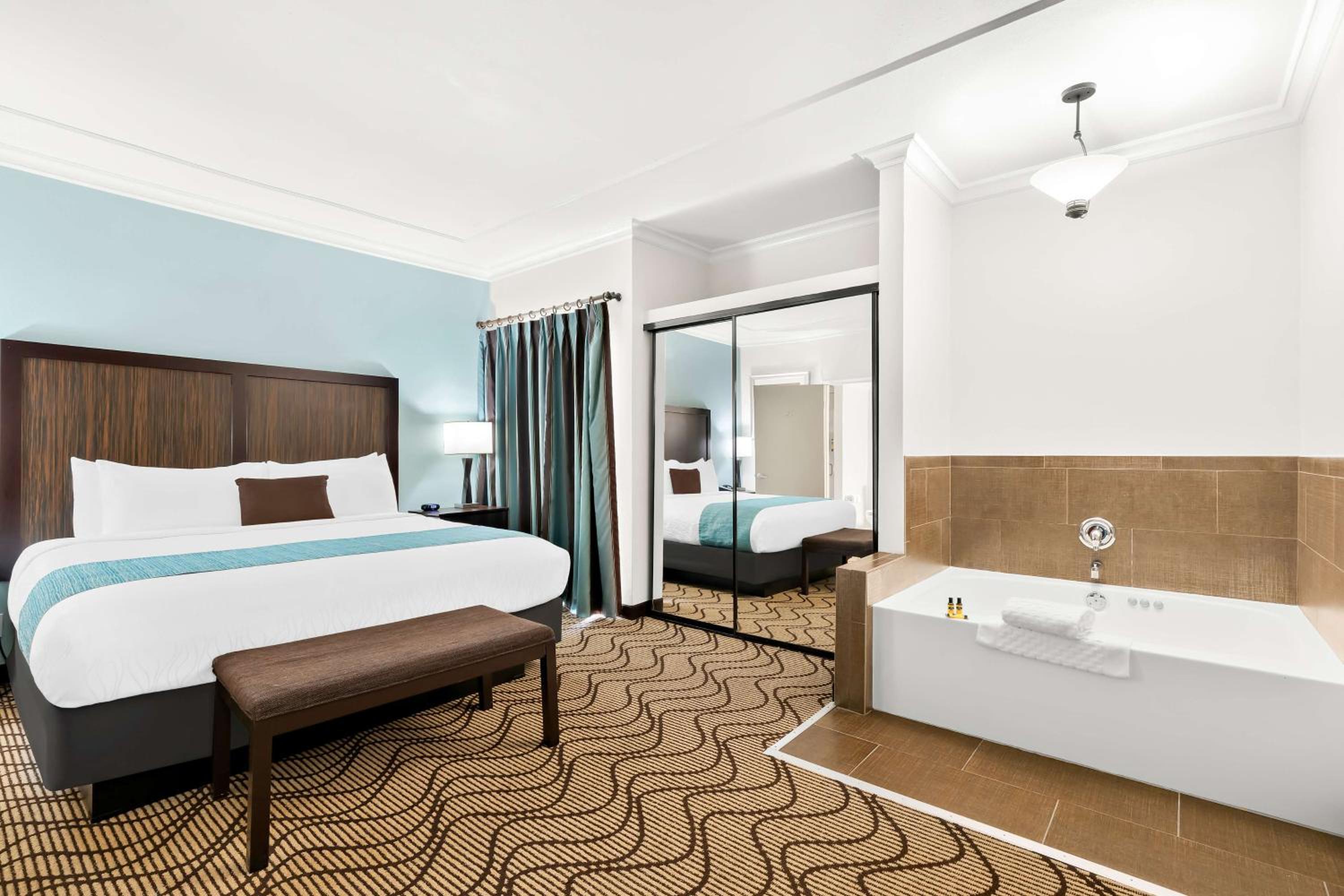 King Suite with Spa Bath and Sofa Bed - Corner Room/Non-Smoking