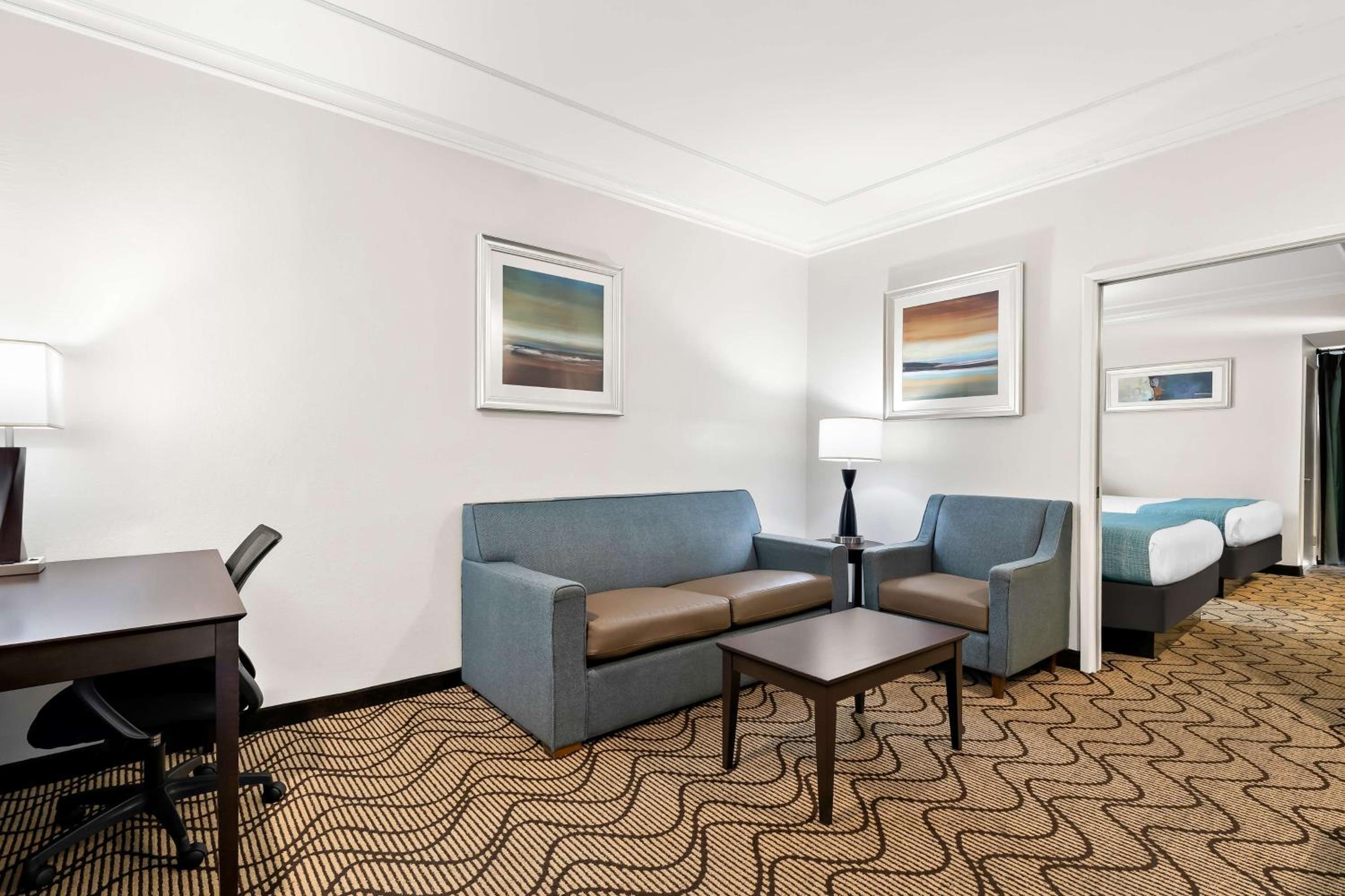 Queen Suite with Two Queen Beds - Disability Access photo 2