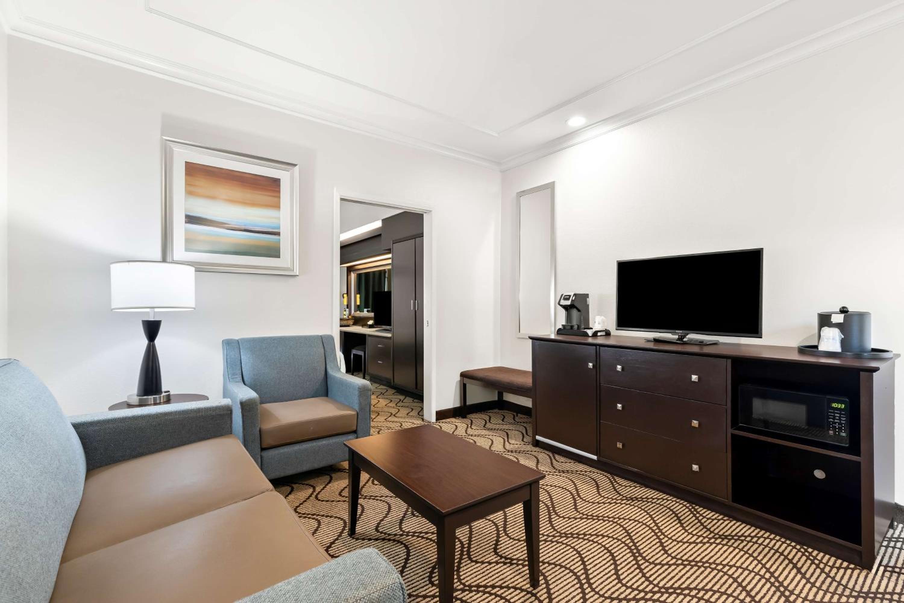 Queen Suite with Two Queen Beds - Disability Access photo 3