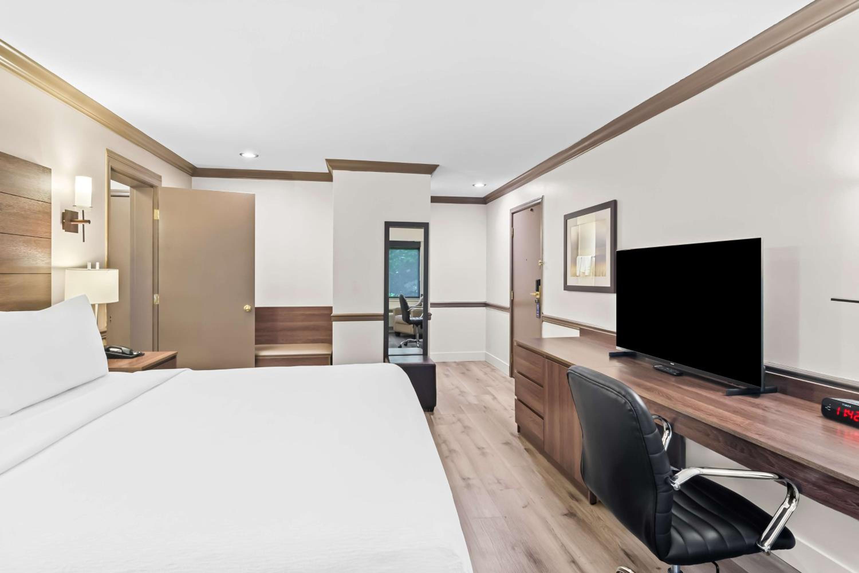 King Room - Disability Access/Non-Smoking - Photo 4
