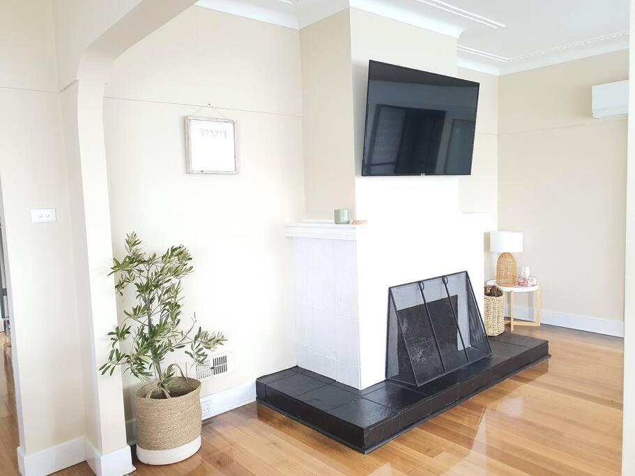Three-Bedroom House photo 3